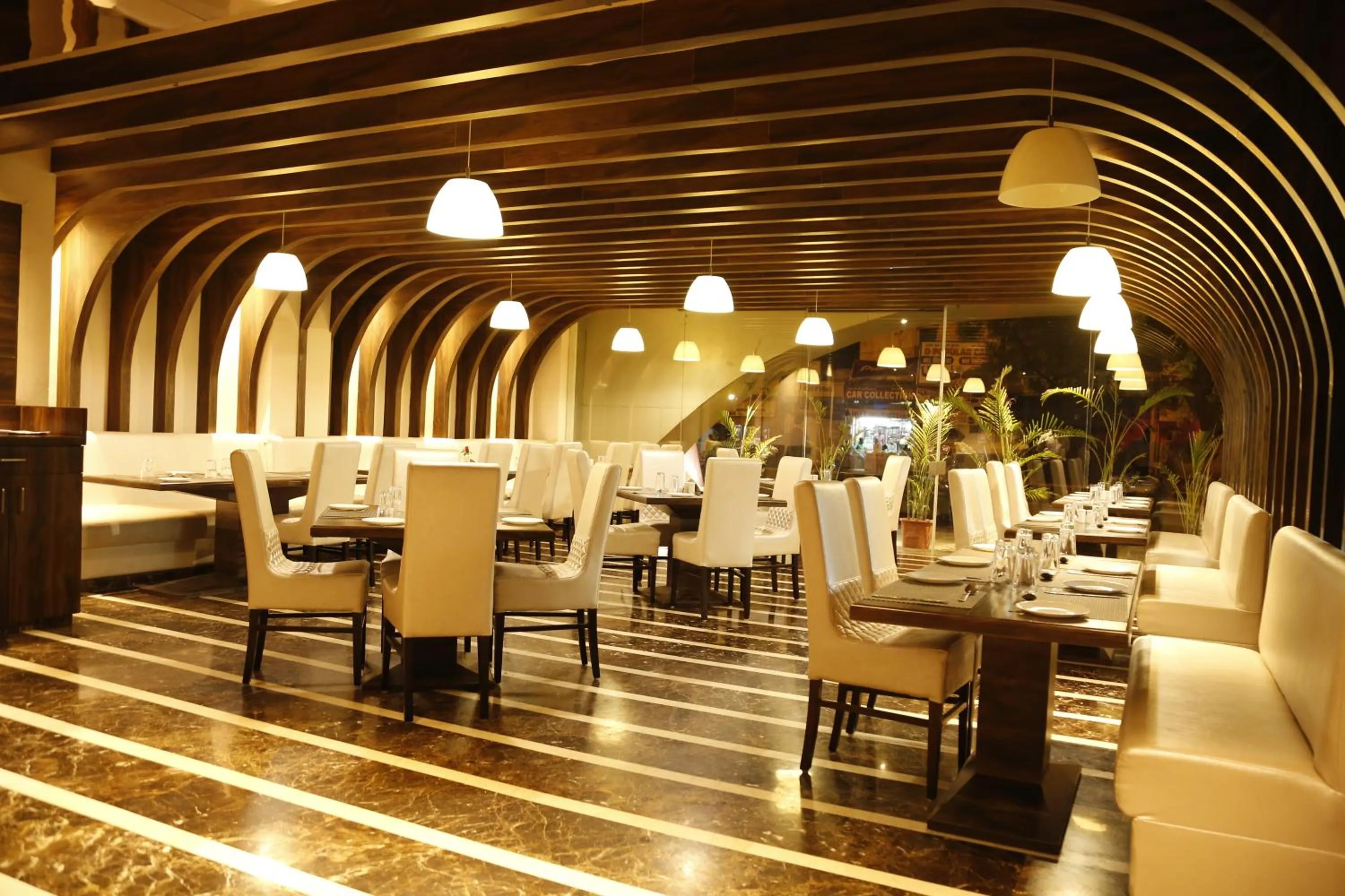 Restaurant/places to eat in Hotel Orange