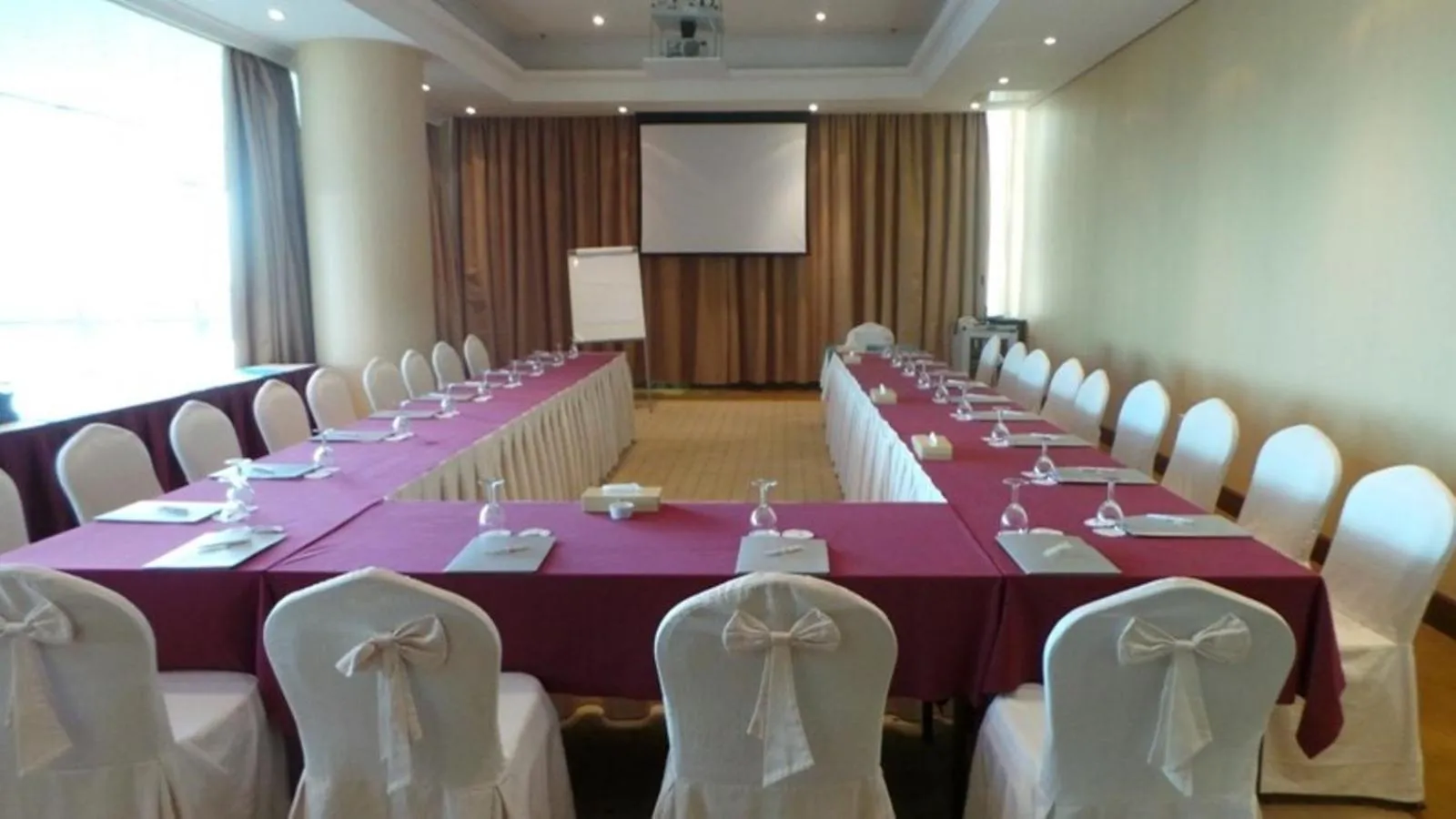 Meeting/conference room in Costa Del Sol Hotel by Arabian Link
