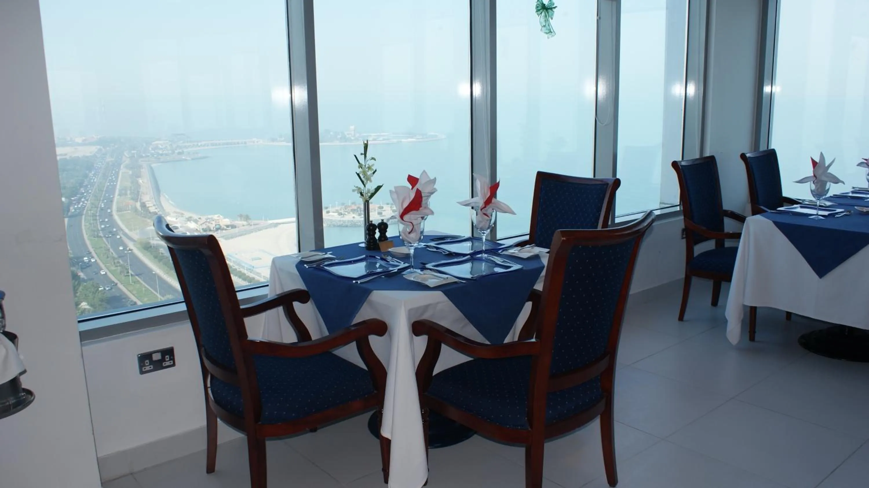 Restaurant/places to eat in Costa Del Sol Hotel by Arabian Link