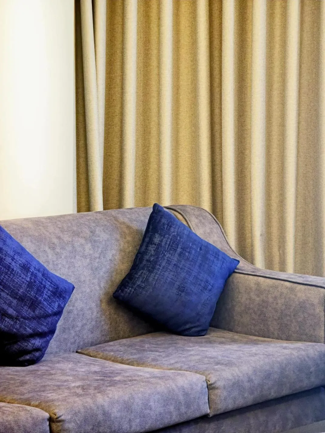 Living room in Costa Del Sol Hotel by Arabian Link