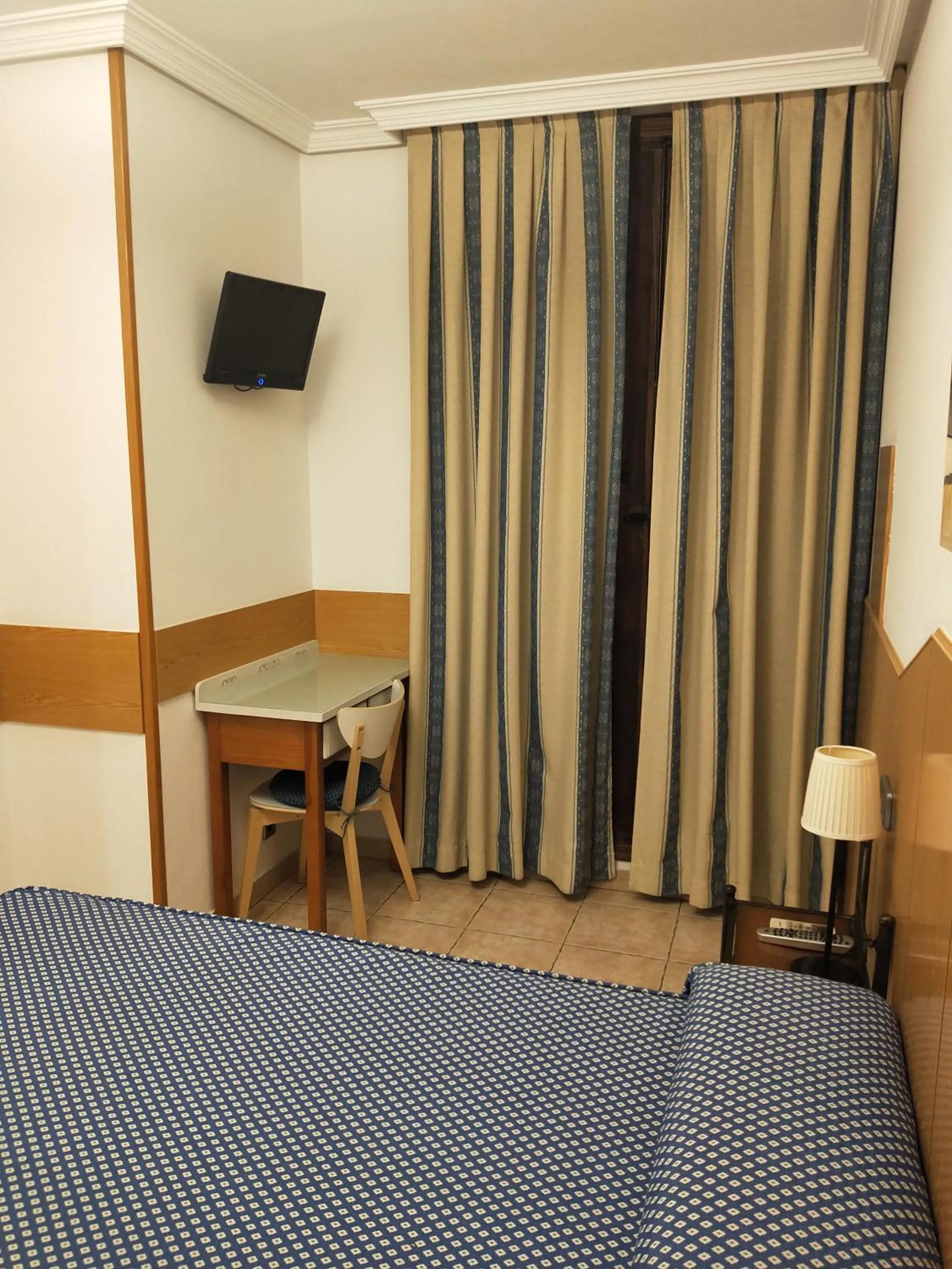 Bed in Hostal Maria Ronda