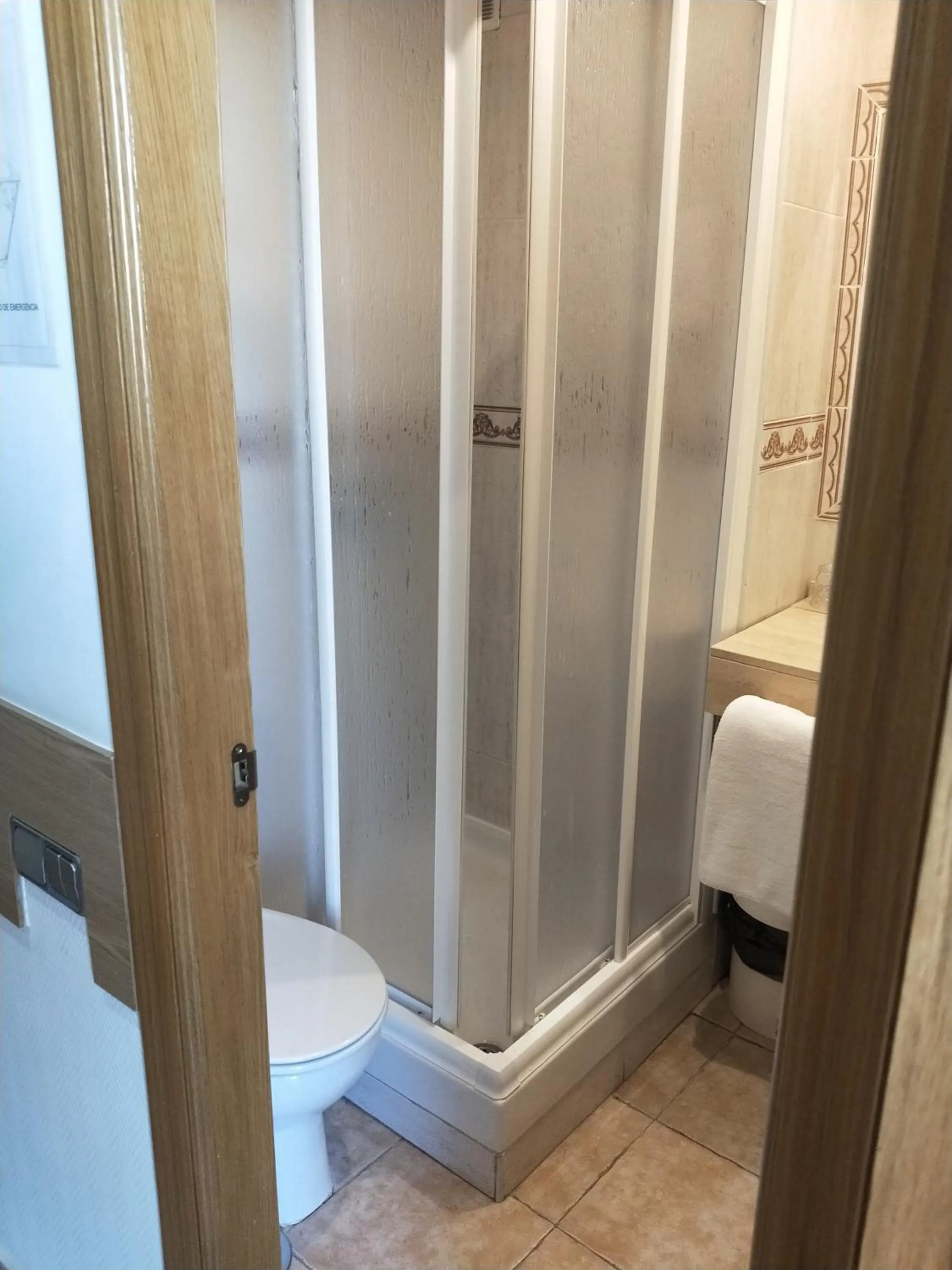 Shower in Hostal Maria Ronda