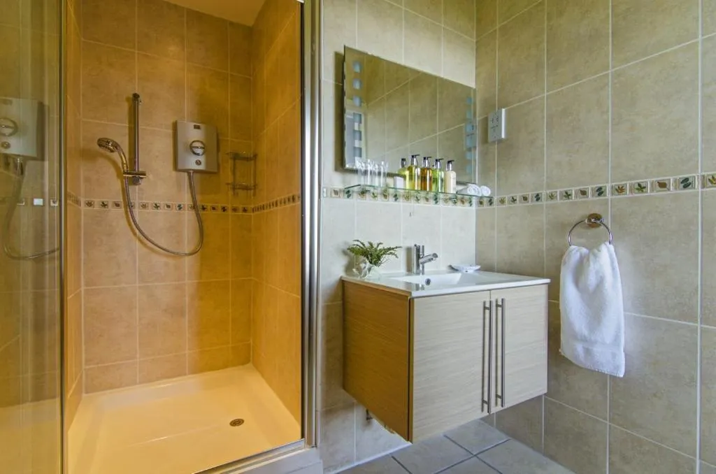 Shower in The Buccaneer Inn