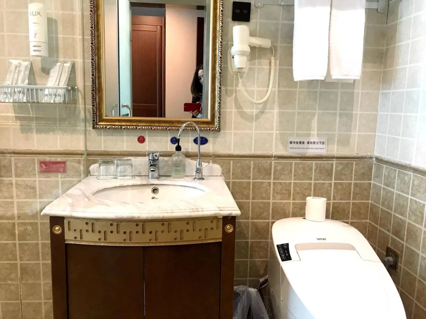 Toilet in Sun Moon Lake Hotel Dalian大连火车站店