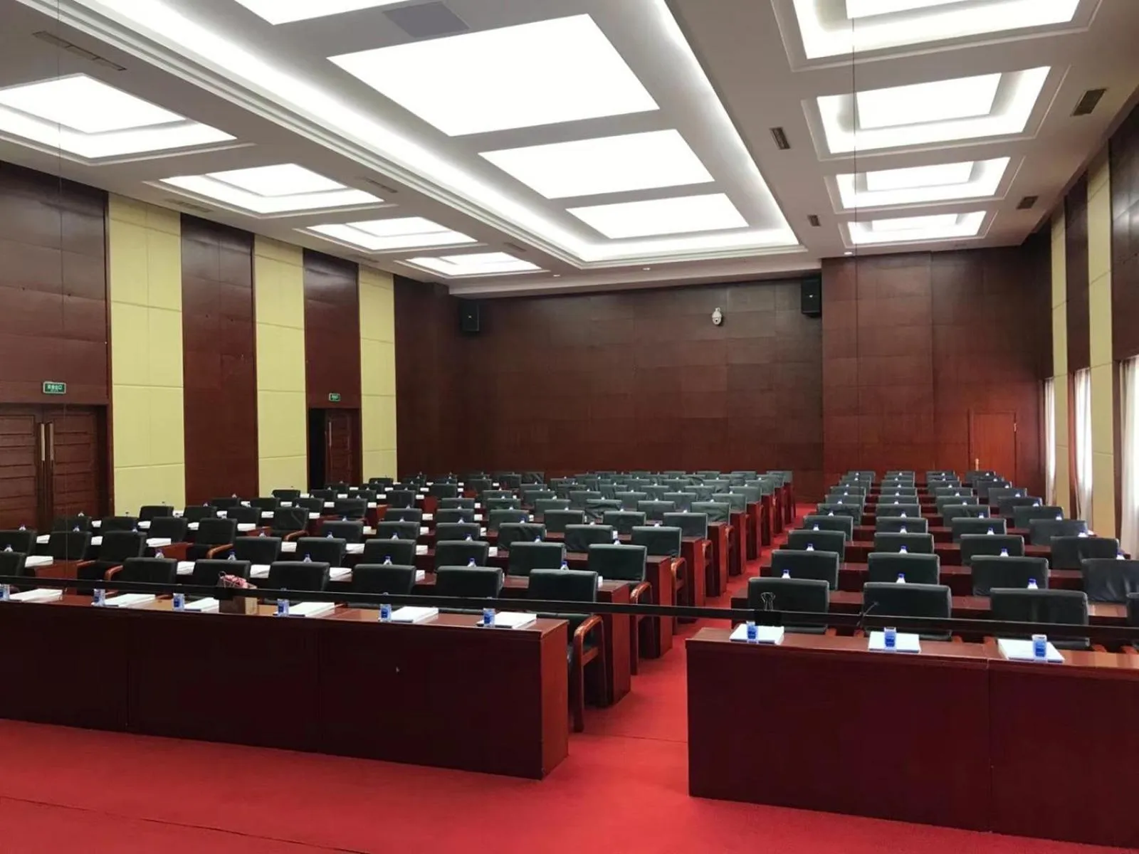 Meeting/conference room in Sun Moon Lake Hotel Dalian大连火车站店