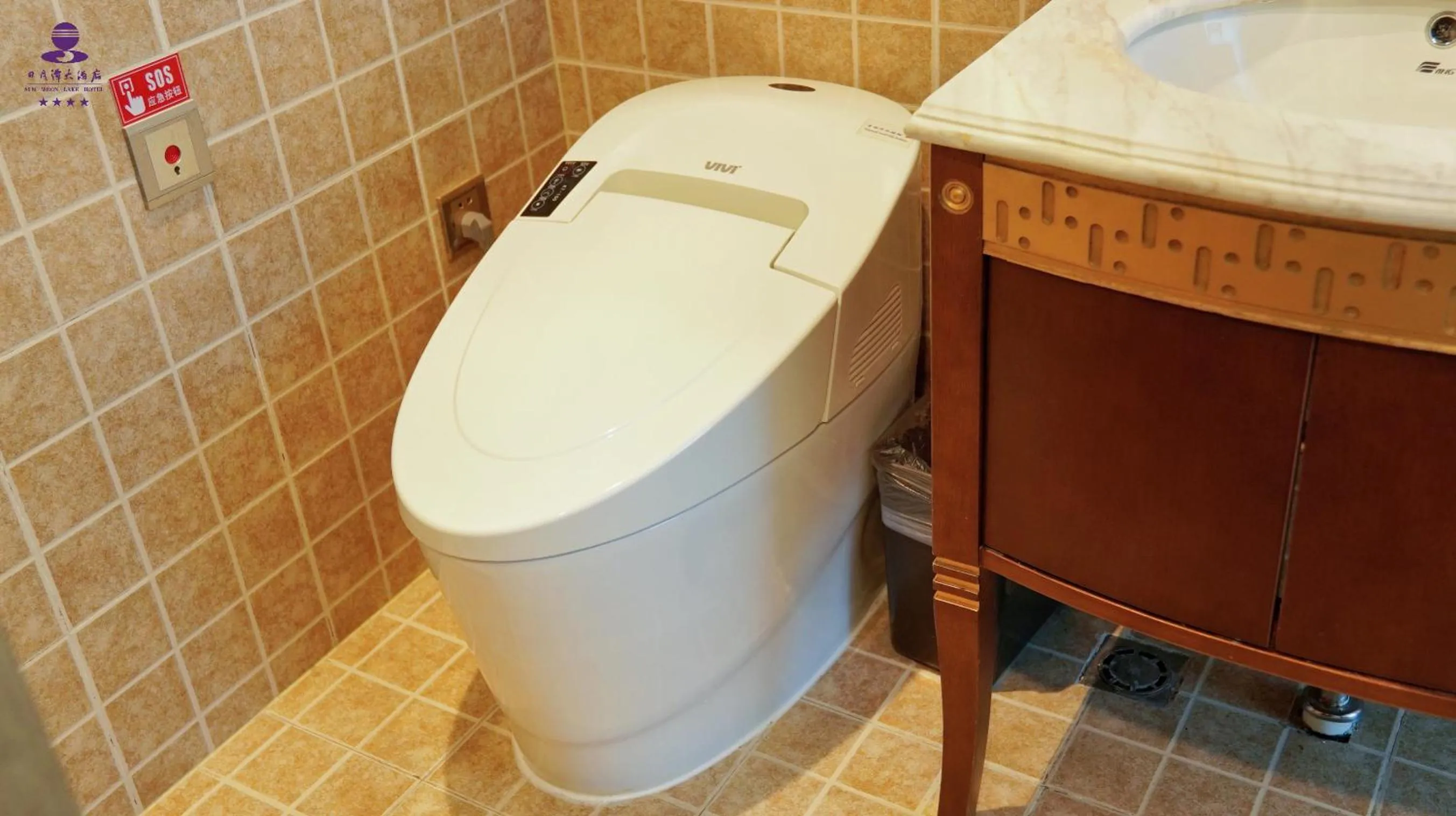 Toilet in Sun Moon Lake Hotel Dalian大连火车站店