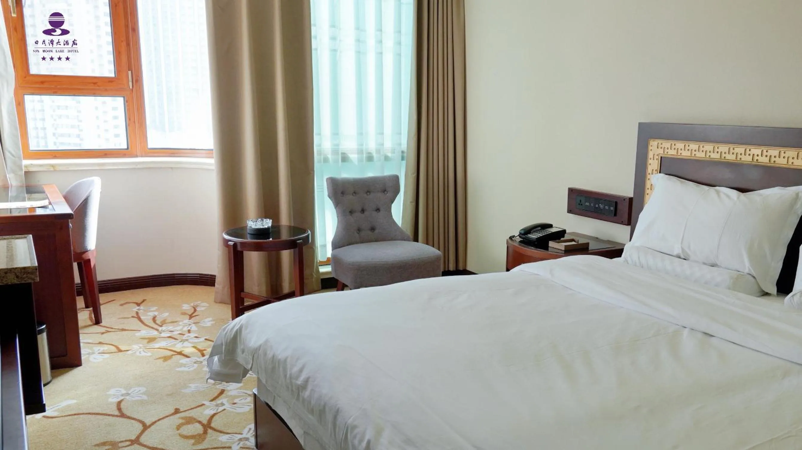 Bed in Sun Moon Lake Hotel Dalian大连火车站店