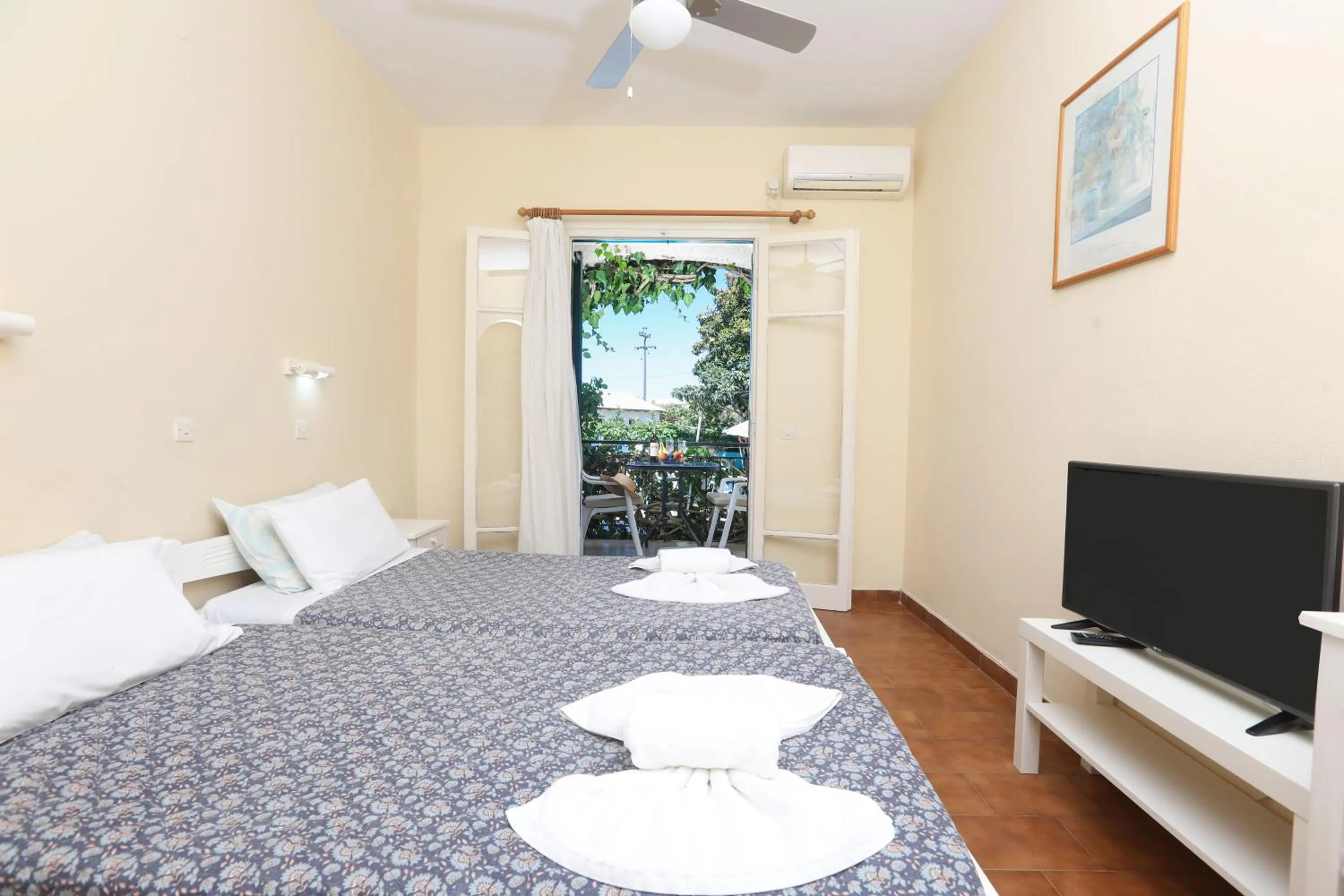 Bed in The Mayflower Studios & Apartments