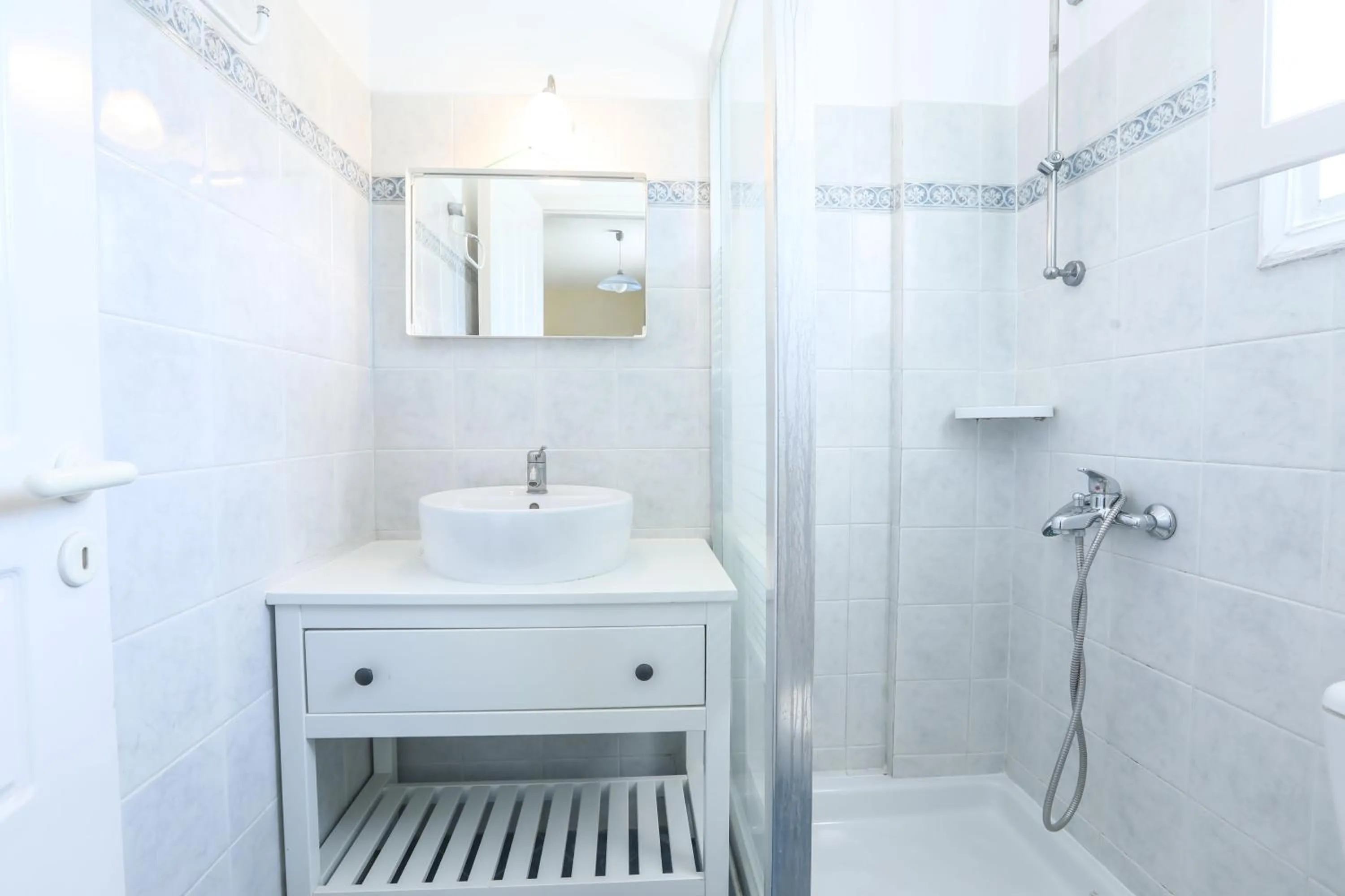 The Mayflower Studios & Apartments