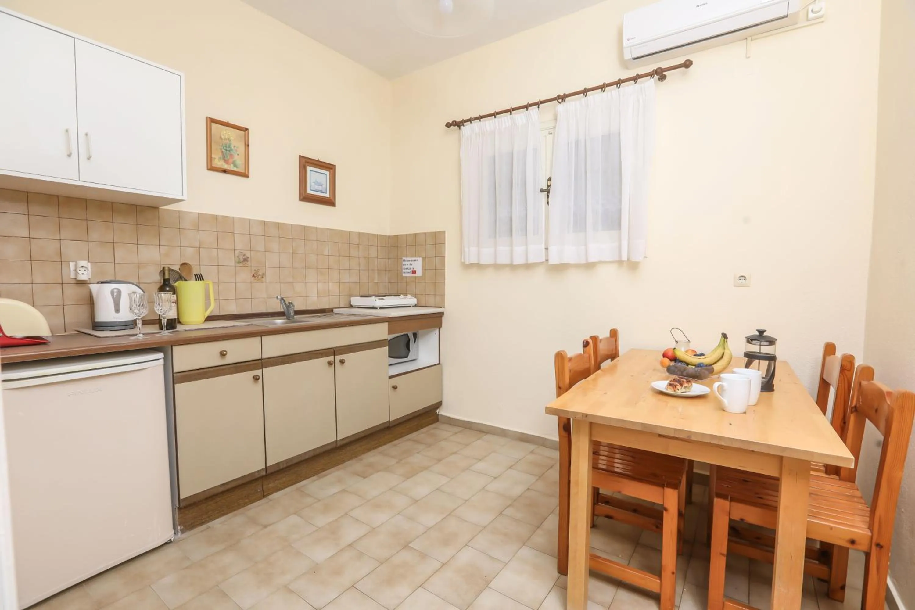 Coffee/tea facilities in The Mayflower Studios & Apartments