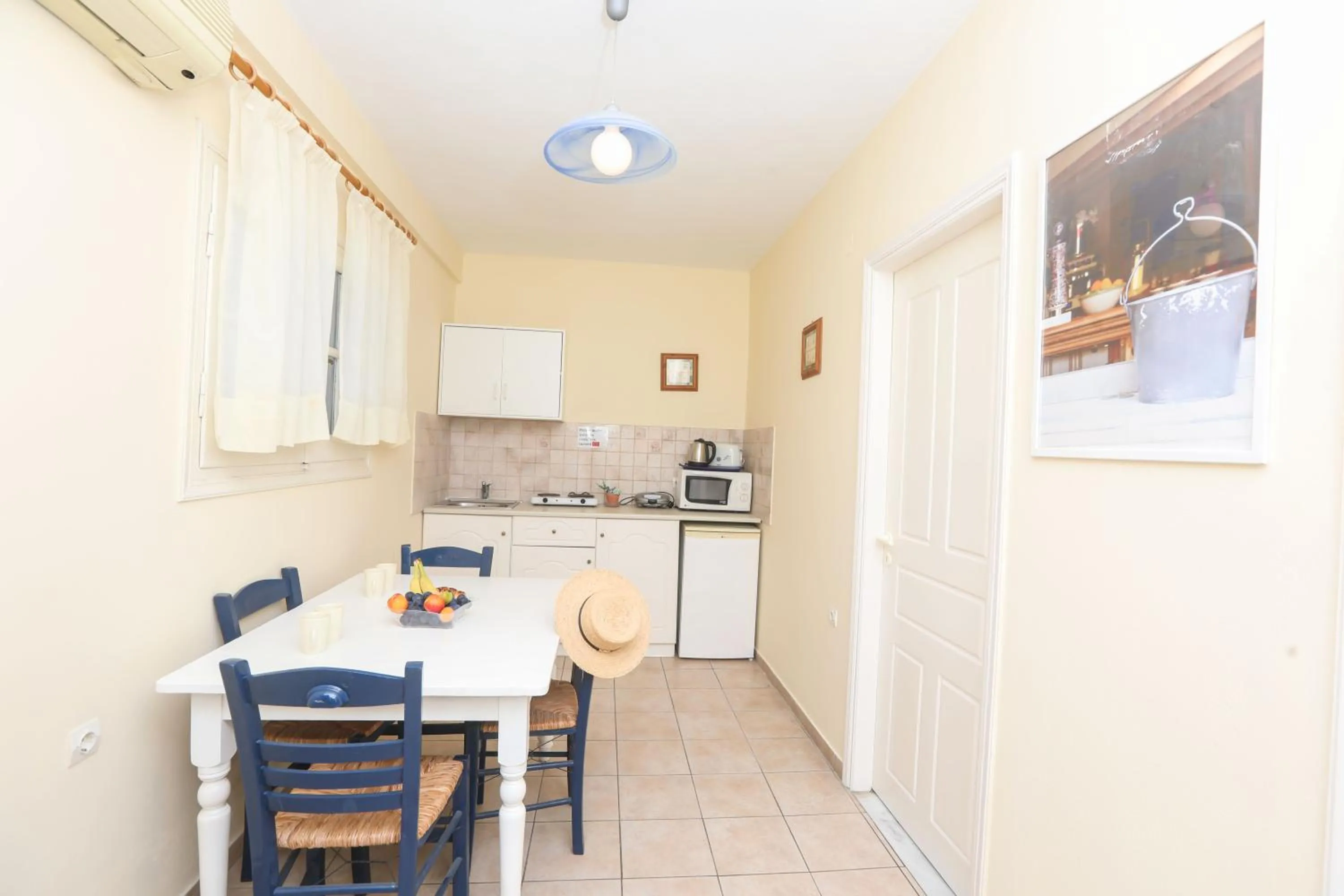 Kitchen or kitchenette in The Mayflower Studios & Apartments