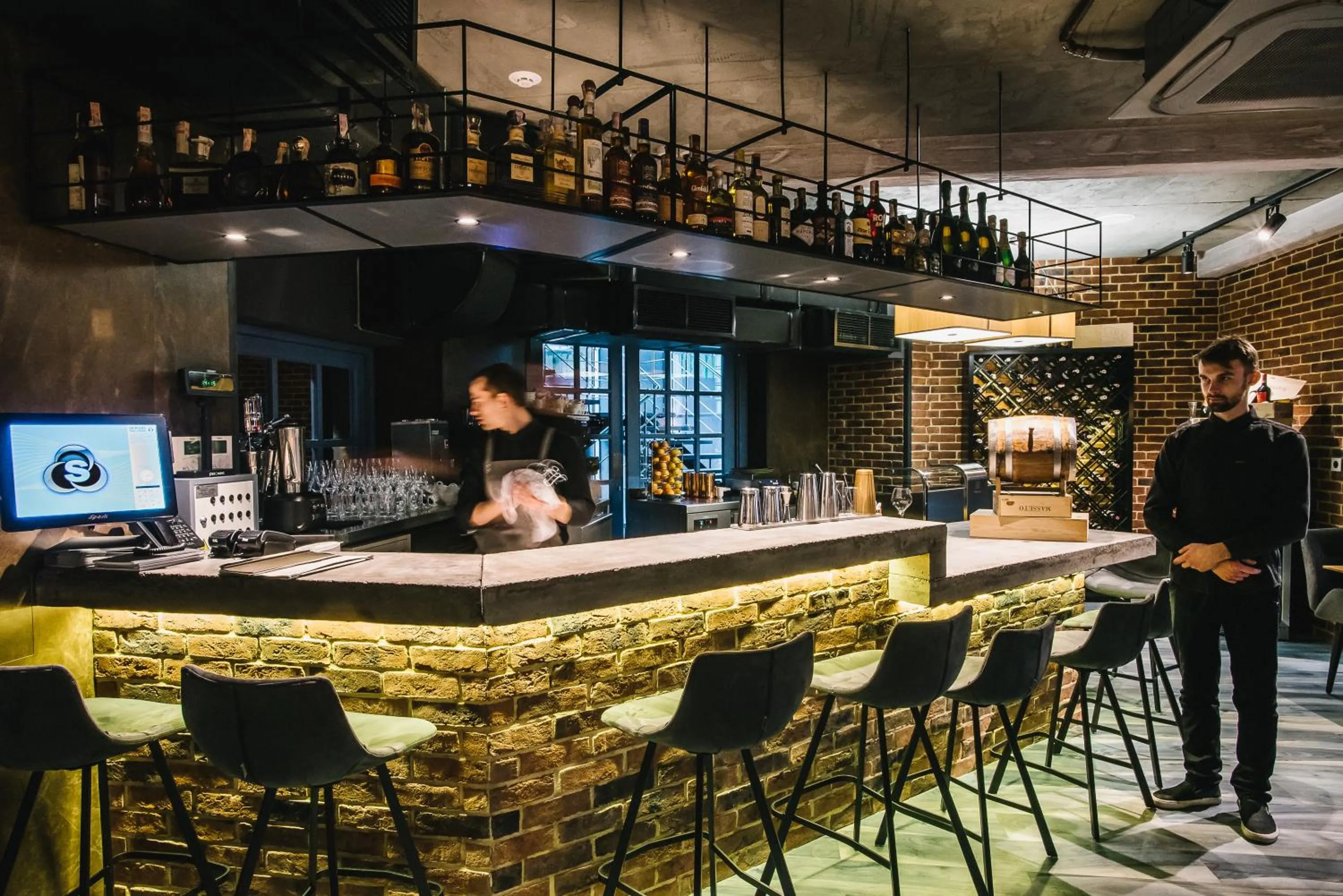 Restaurant/places to eat in Noble Boutique Hotel