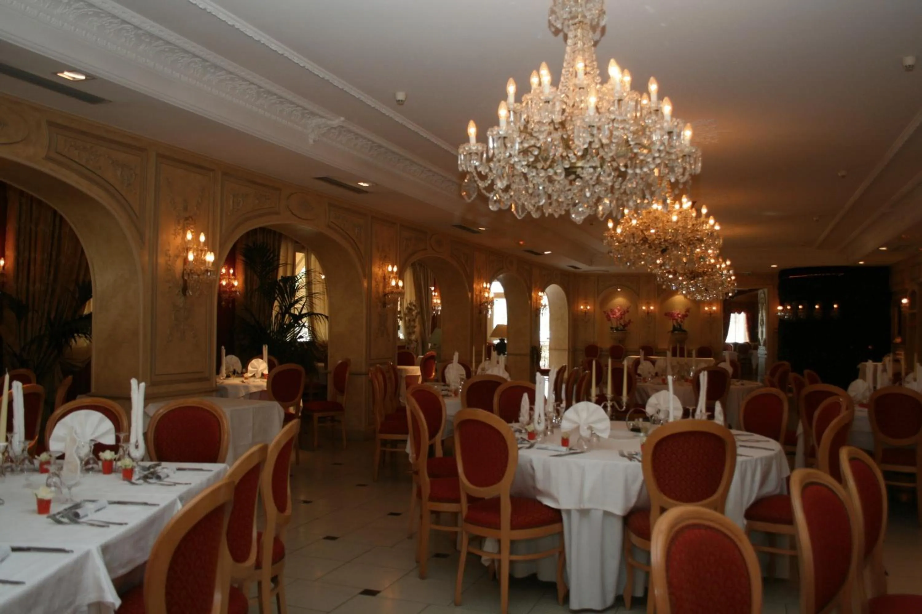 Restaurant/places to eat in Servotel Castagniers