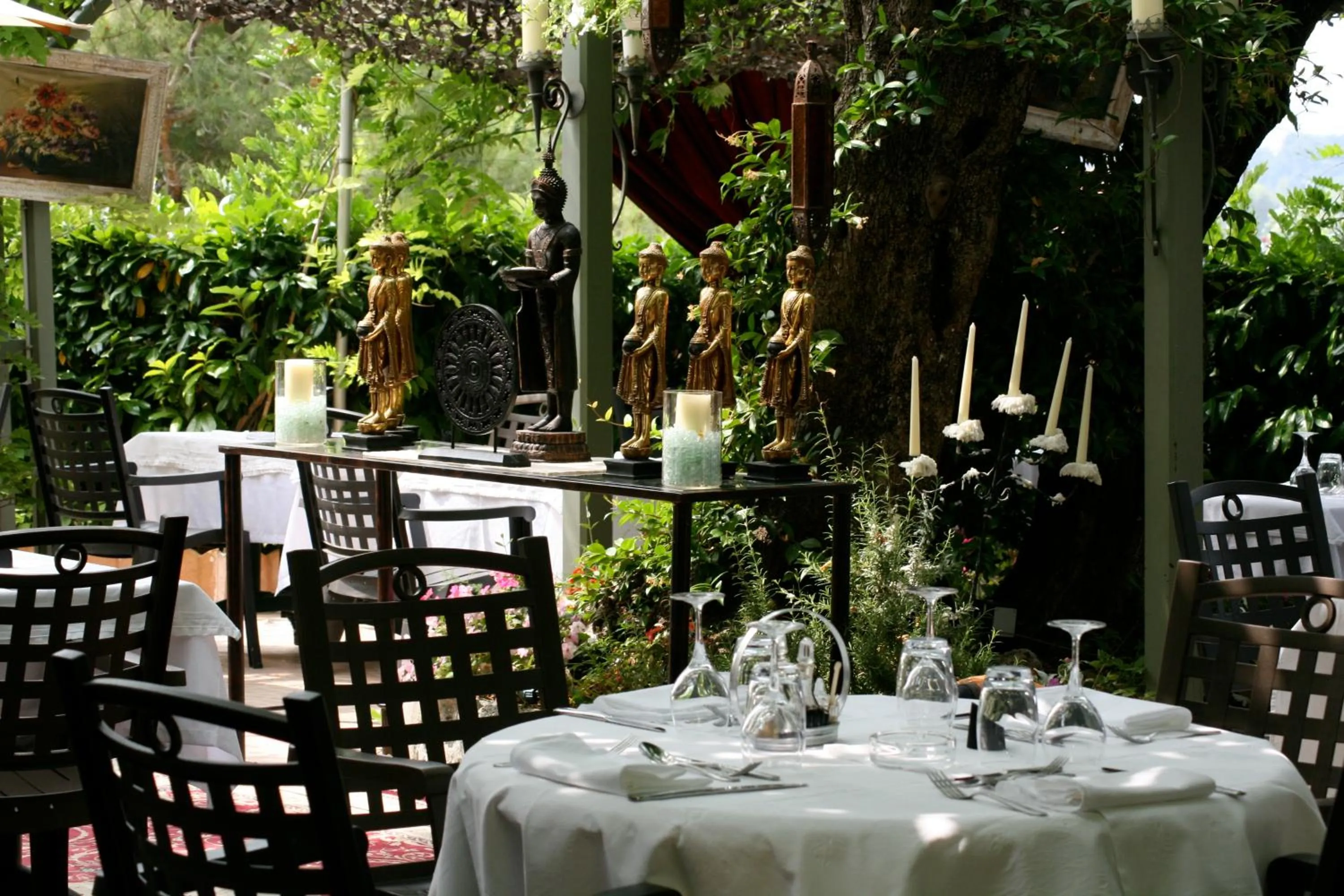 Restaurant/places to eat in Servotel Castagniers