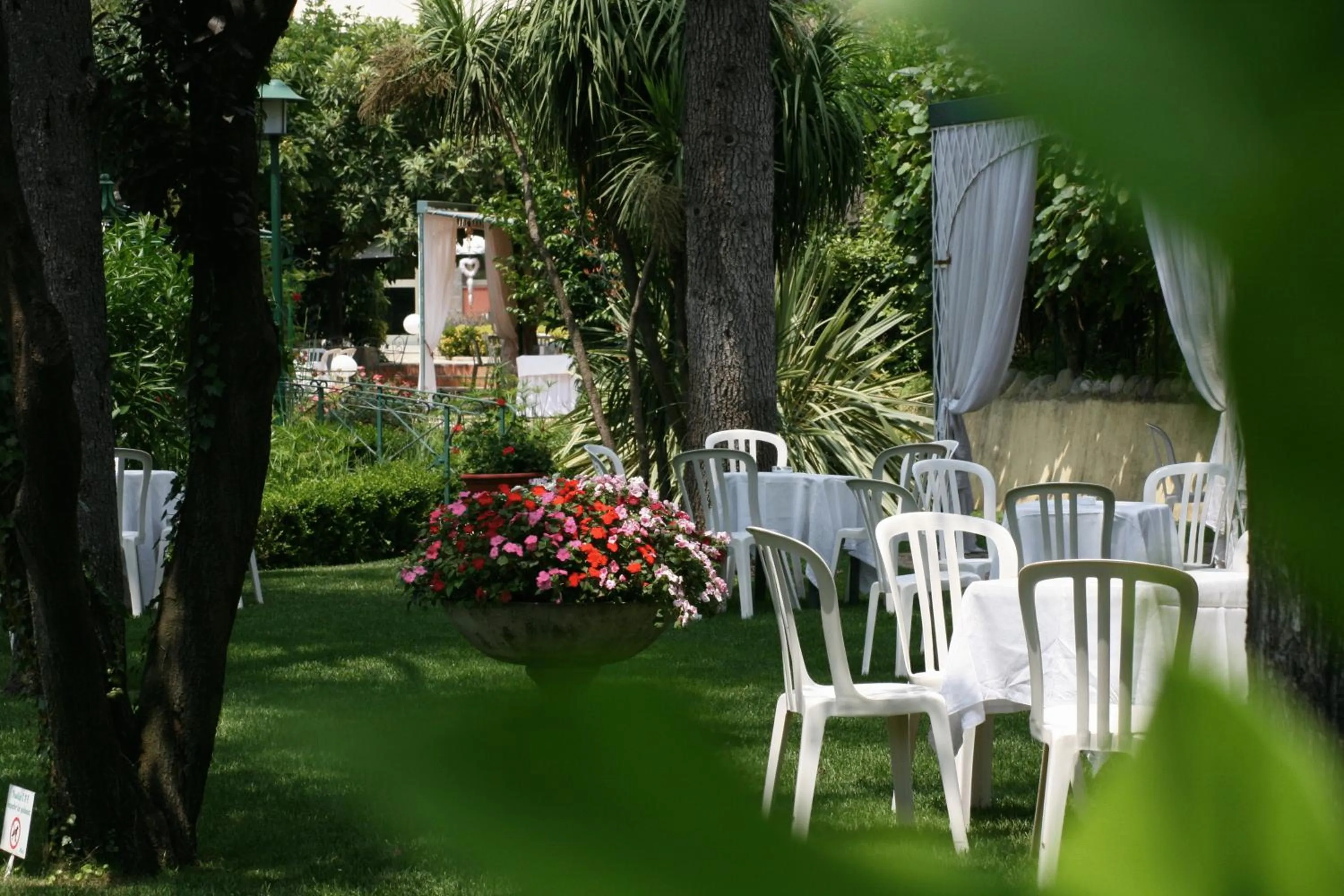 Restaurant/places to eat in Servotel Castagniers