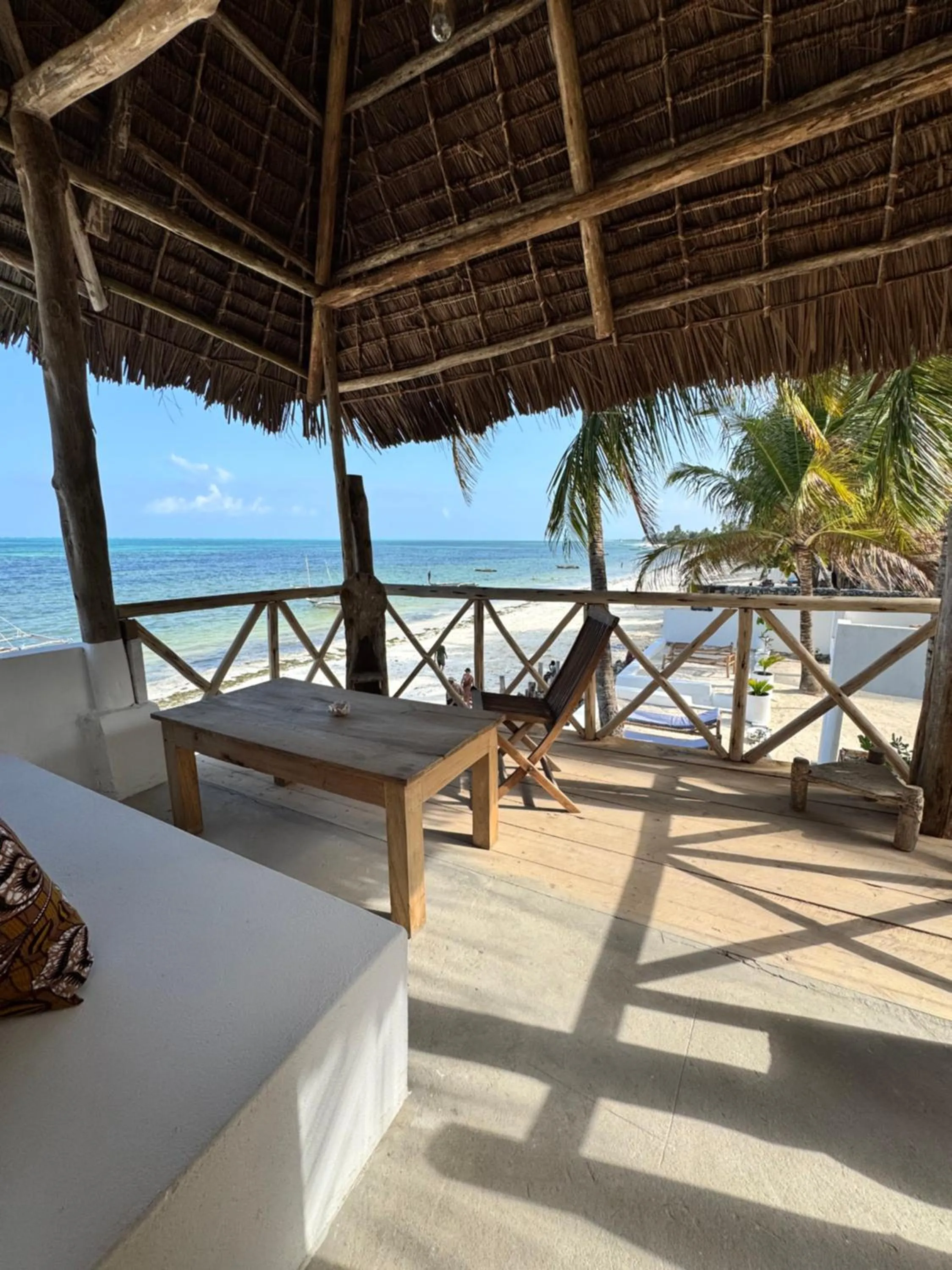 Day in Mango Beach House