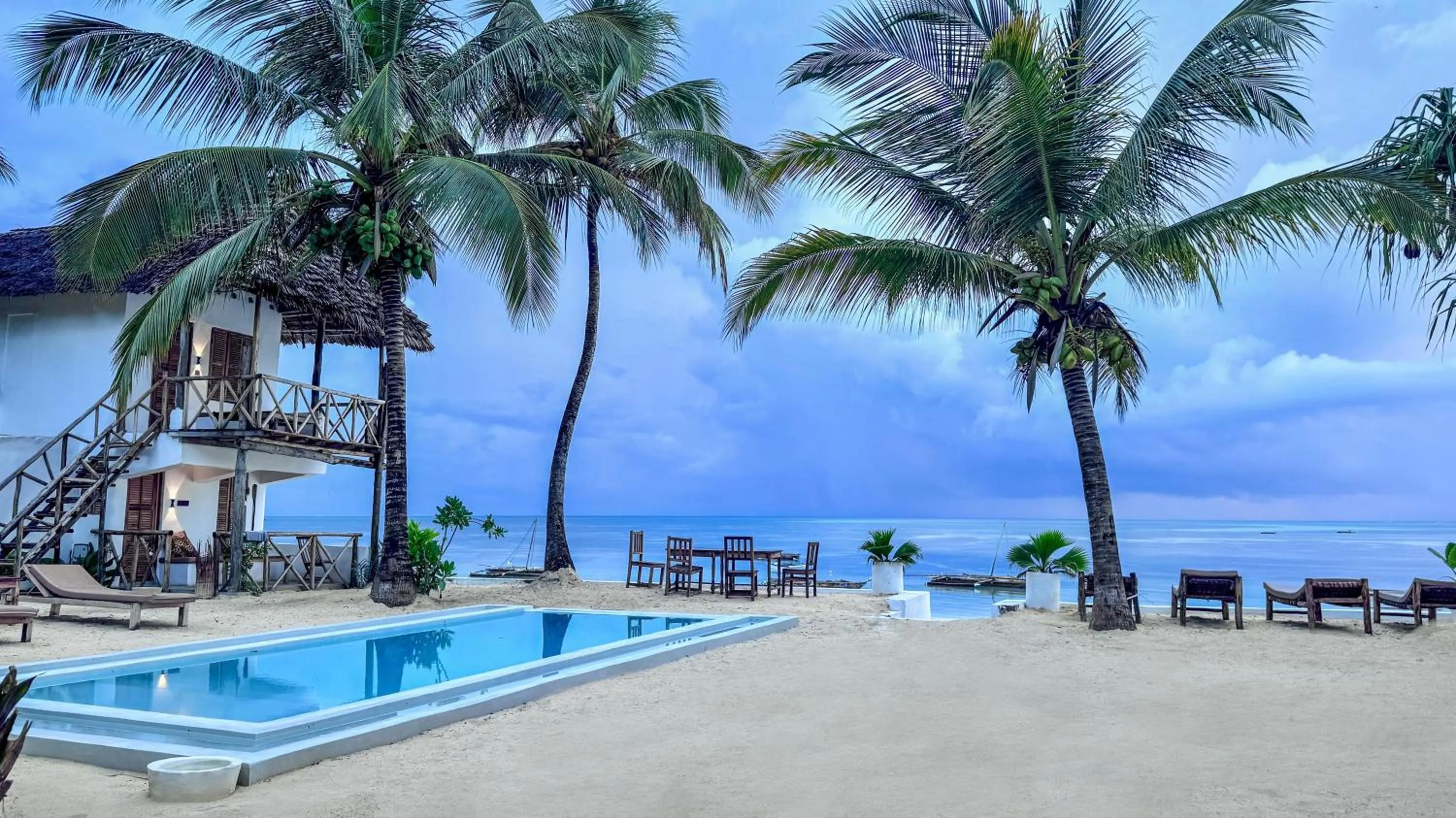 Swimming pool in Mango Beach House