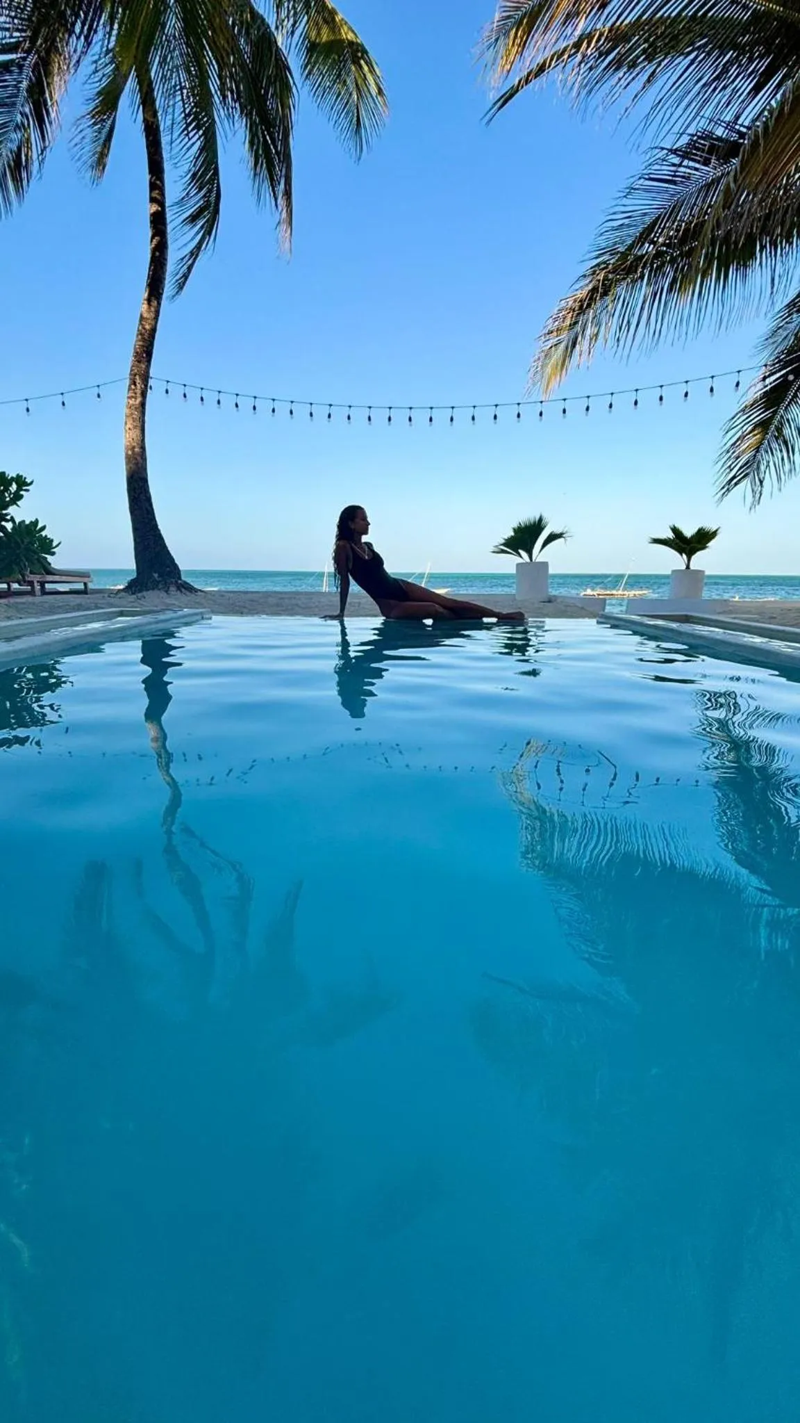 Day in Mango Beach House