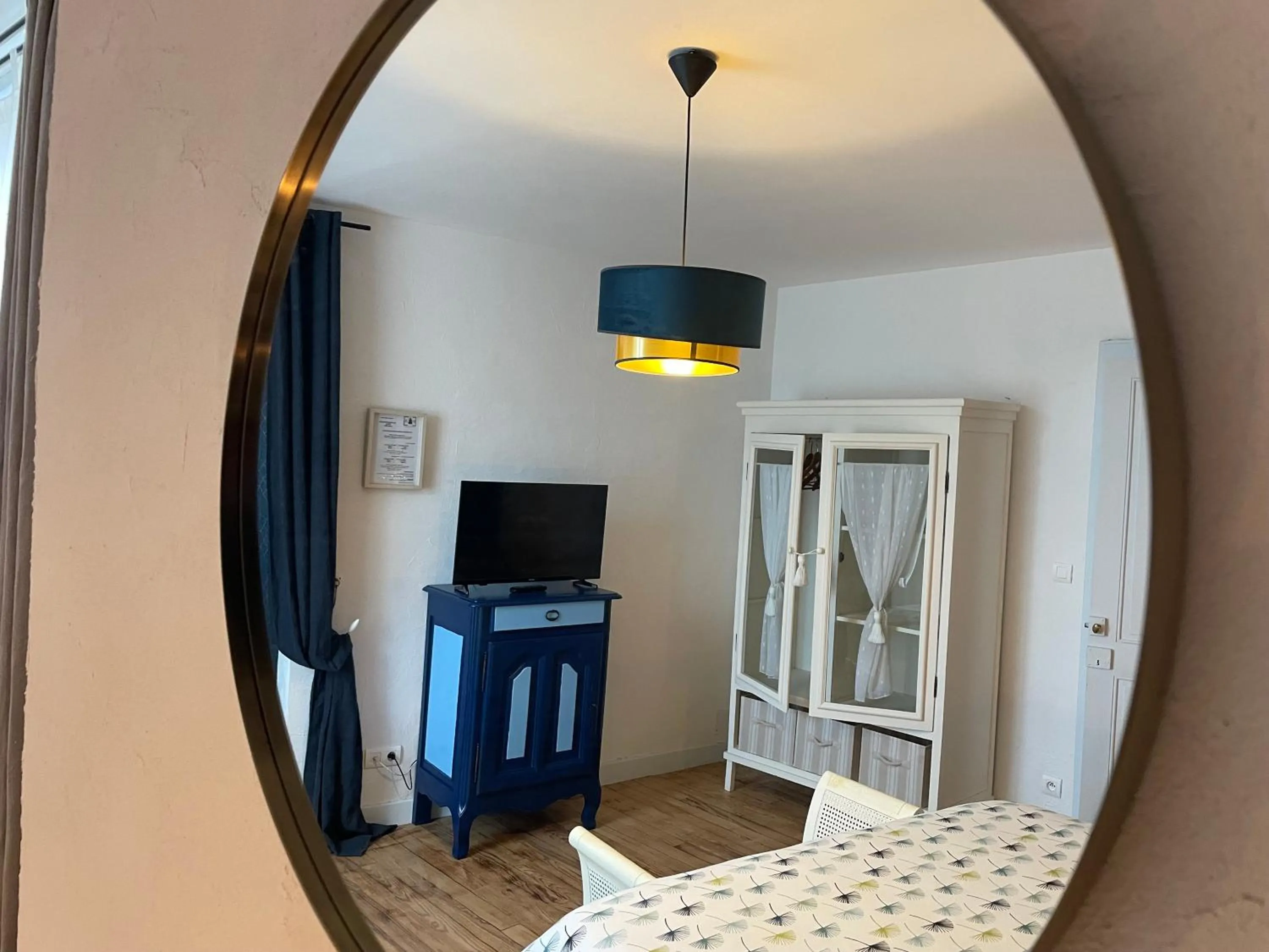 TV/Entertainment Center in Chambre d'Hôtes La Cour des Saligues