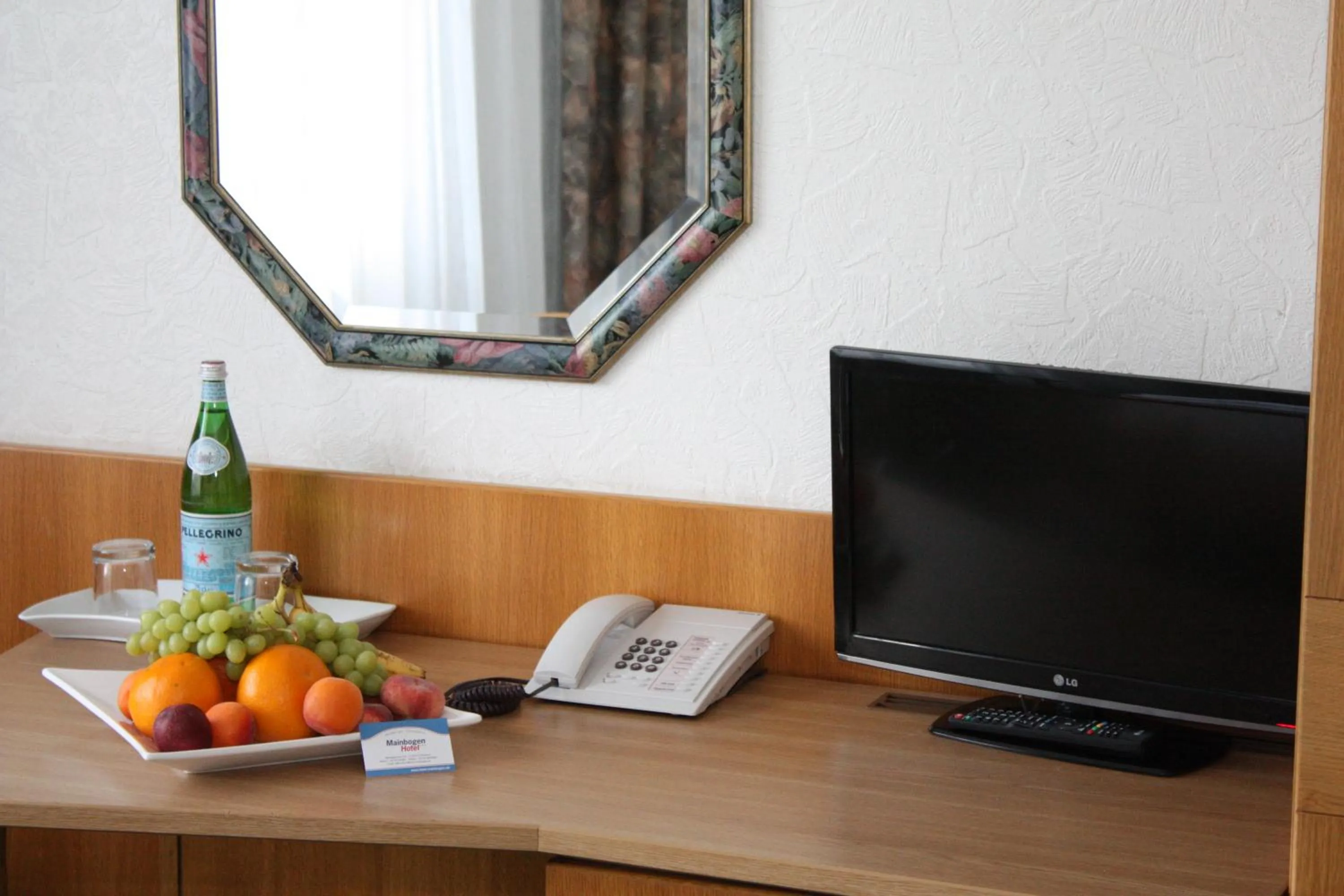 TV and multimedia in Hotel Mainbogen