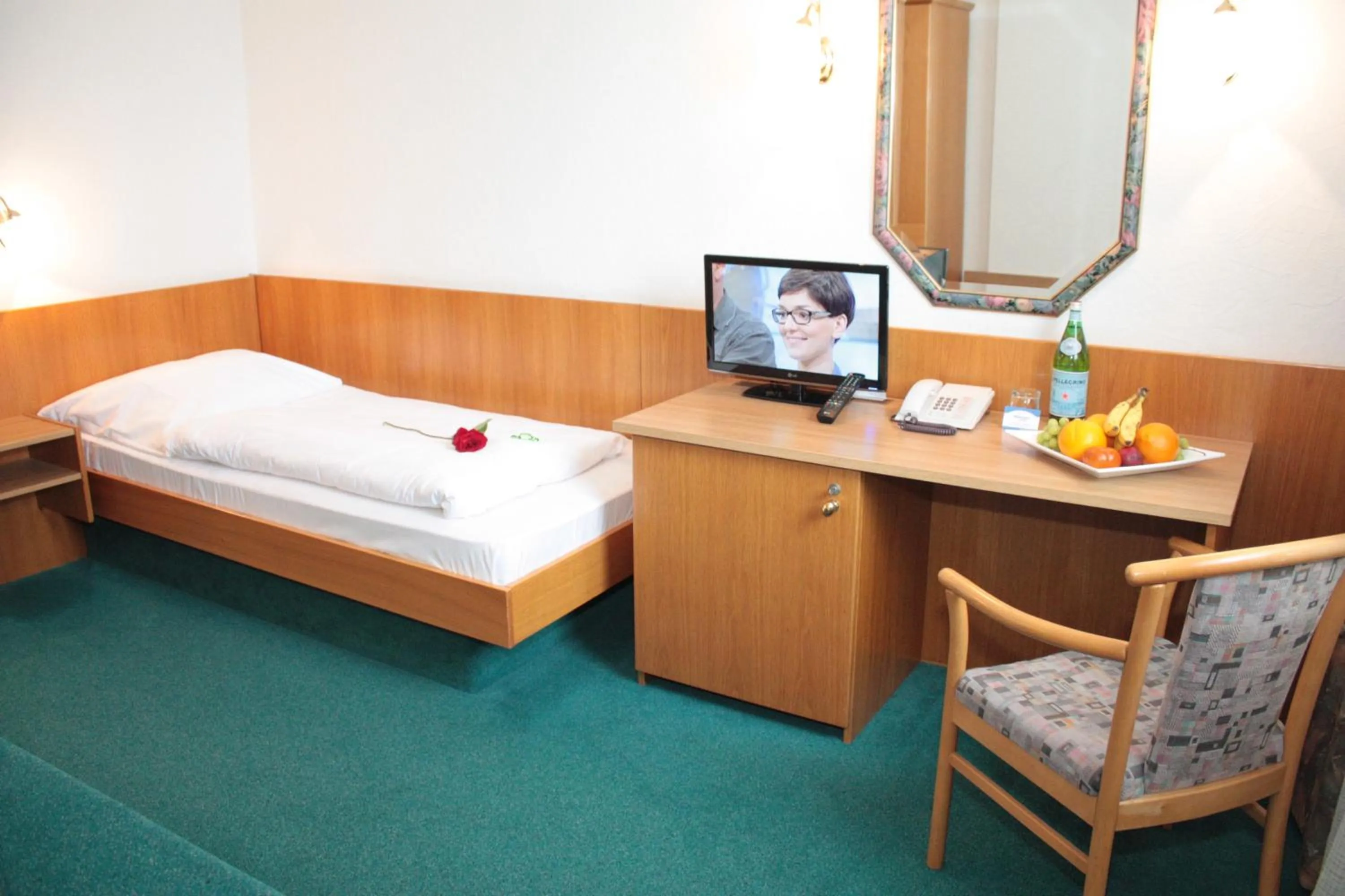 Bed in Hotel Mainbogen