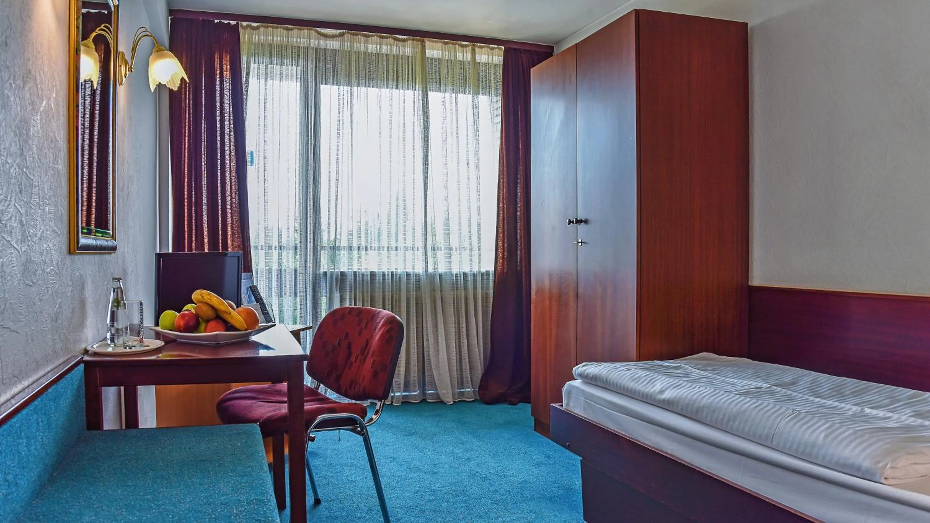 Bed in Hotel Mainbogen