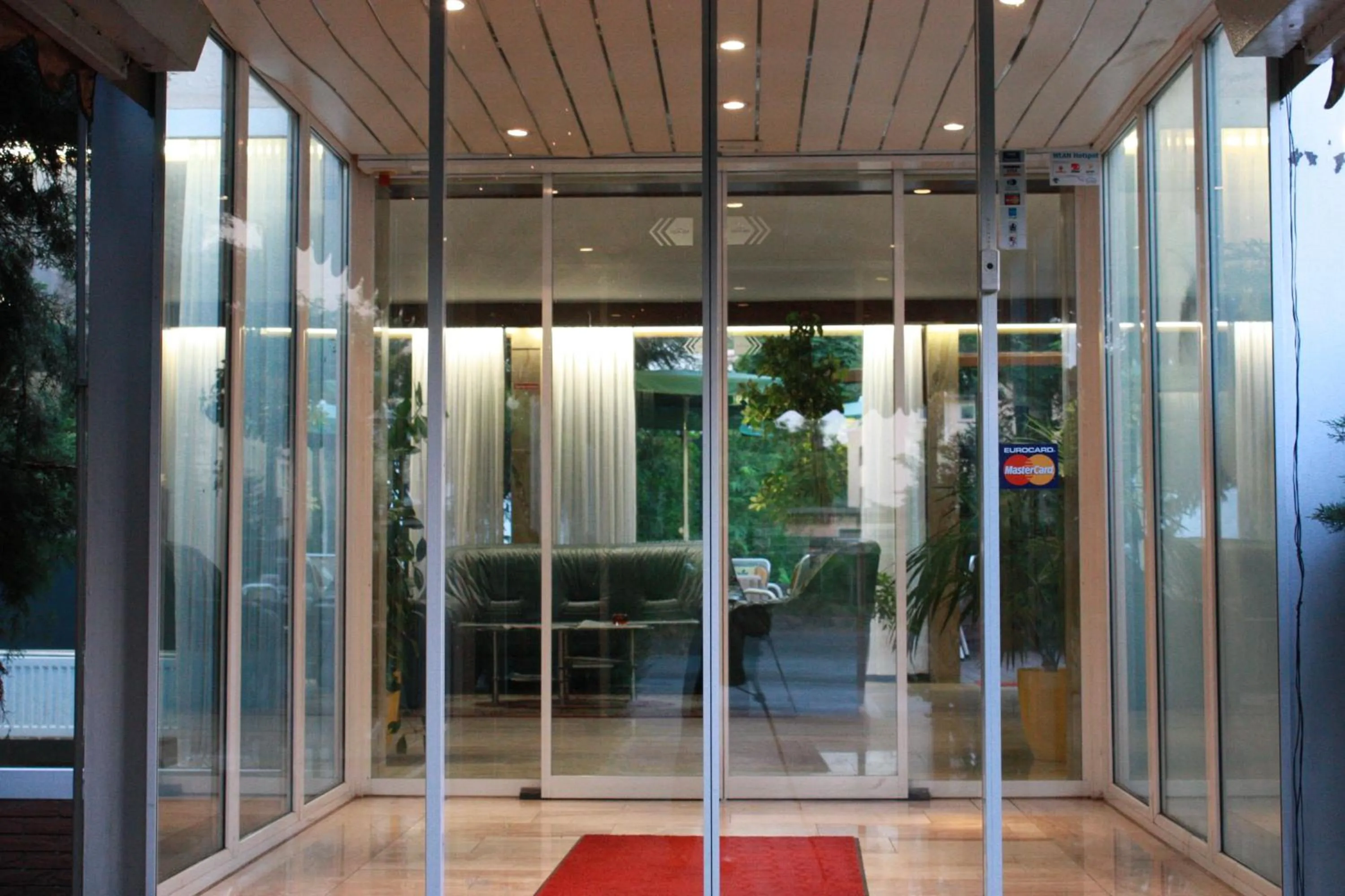 Facade/entrance in Hotel Mainbogen