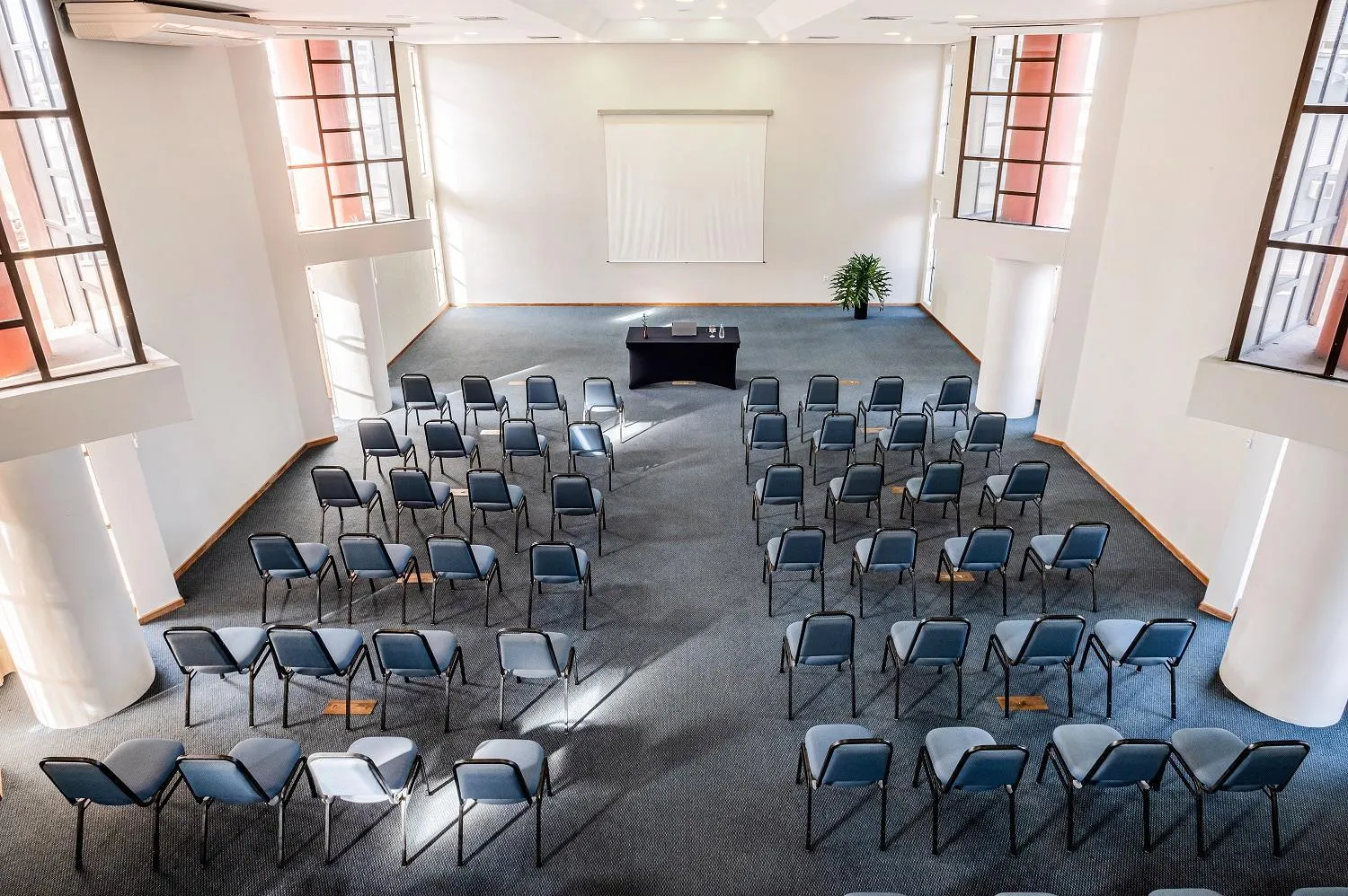 Meeting/conference room in Piazza Navona Porto Alegre by Intercity