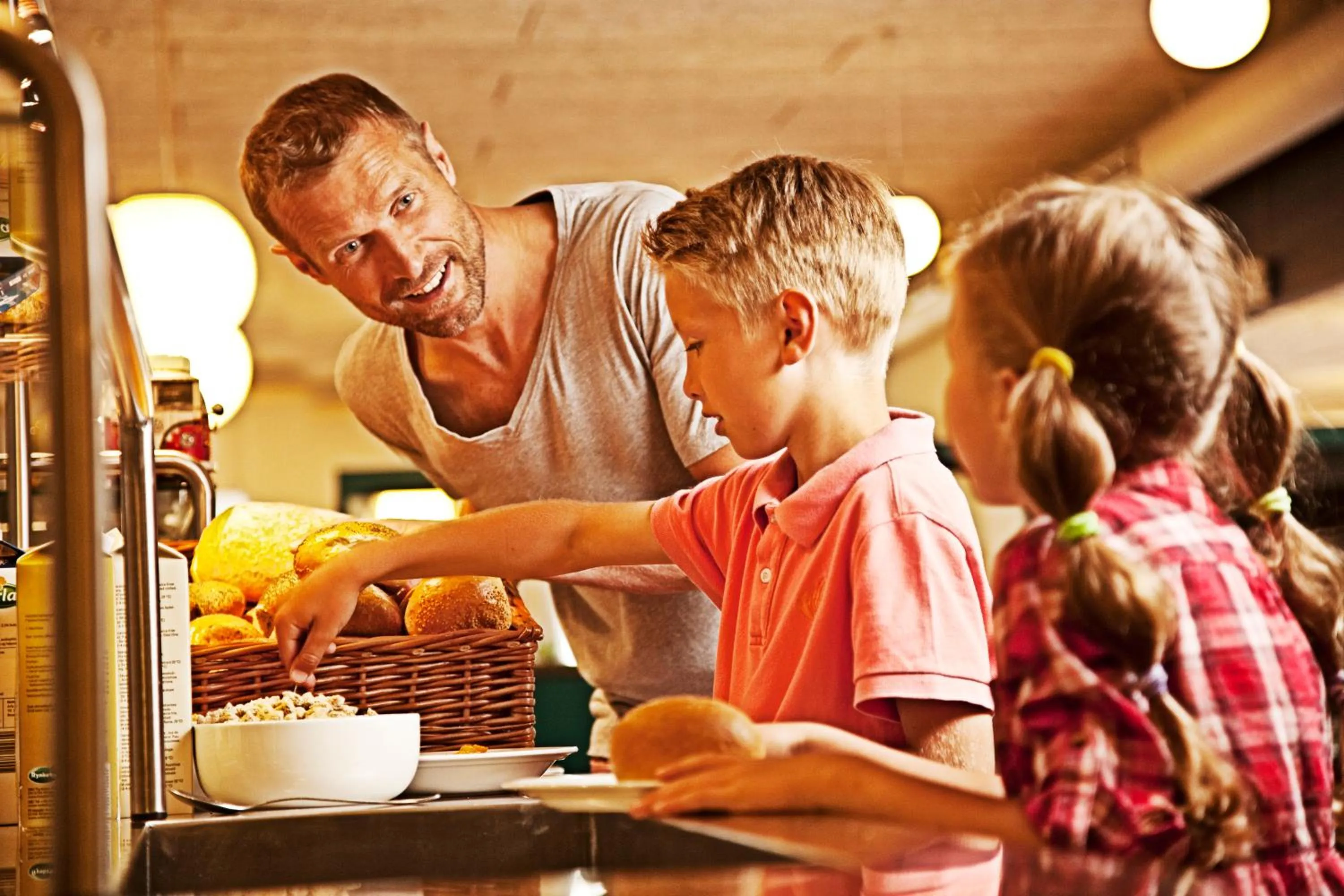 People in LEGOLAND Pirates´ Inn Motel