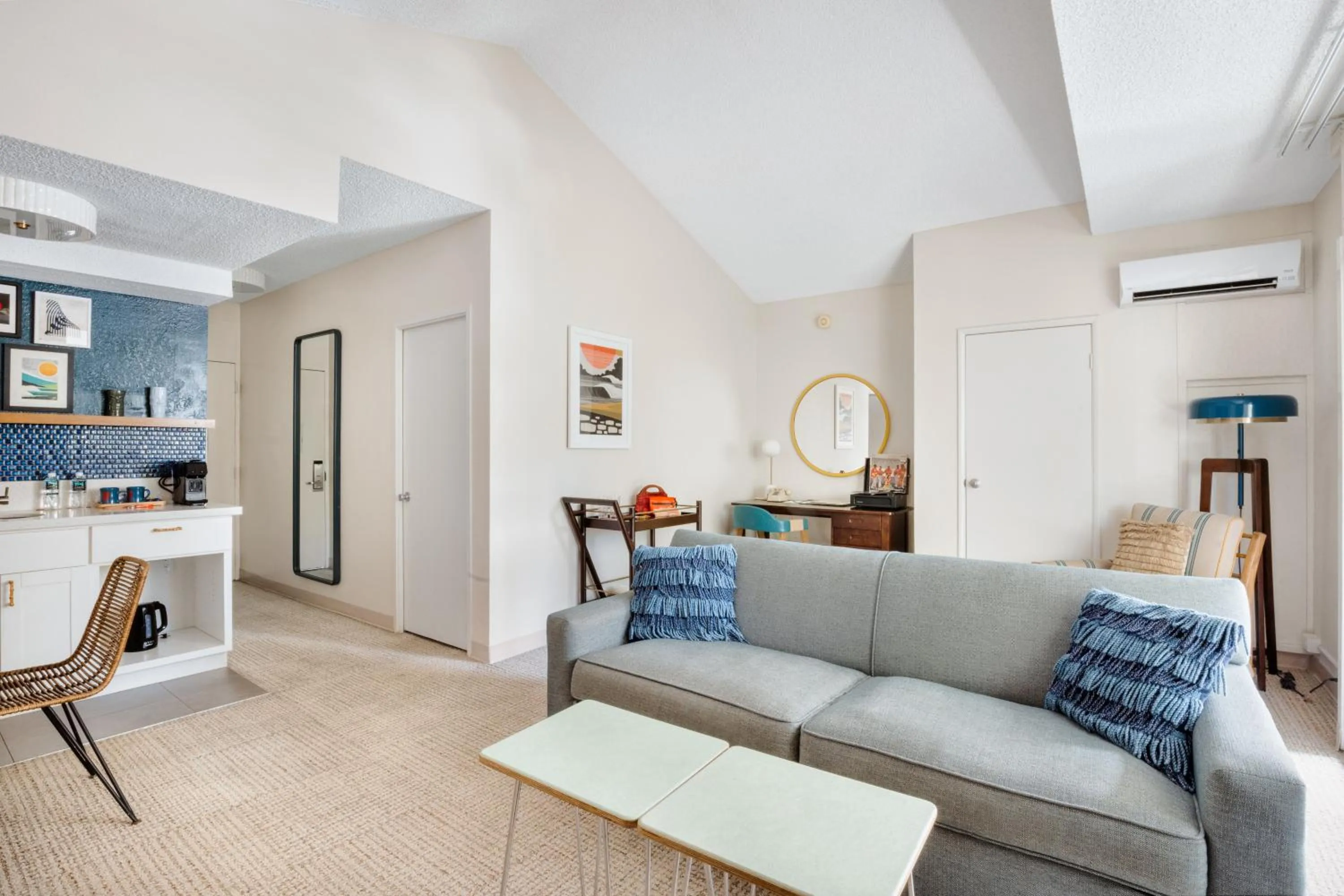 Living room in White Sands Hotel
