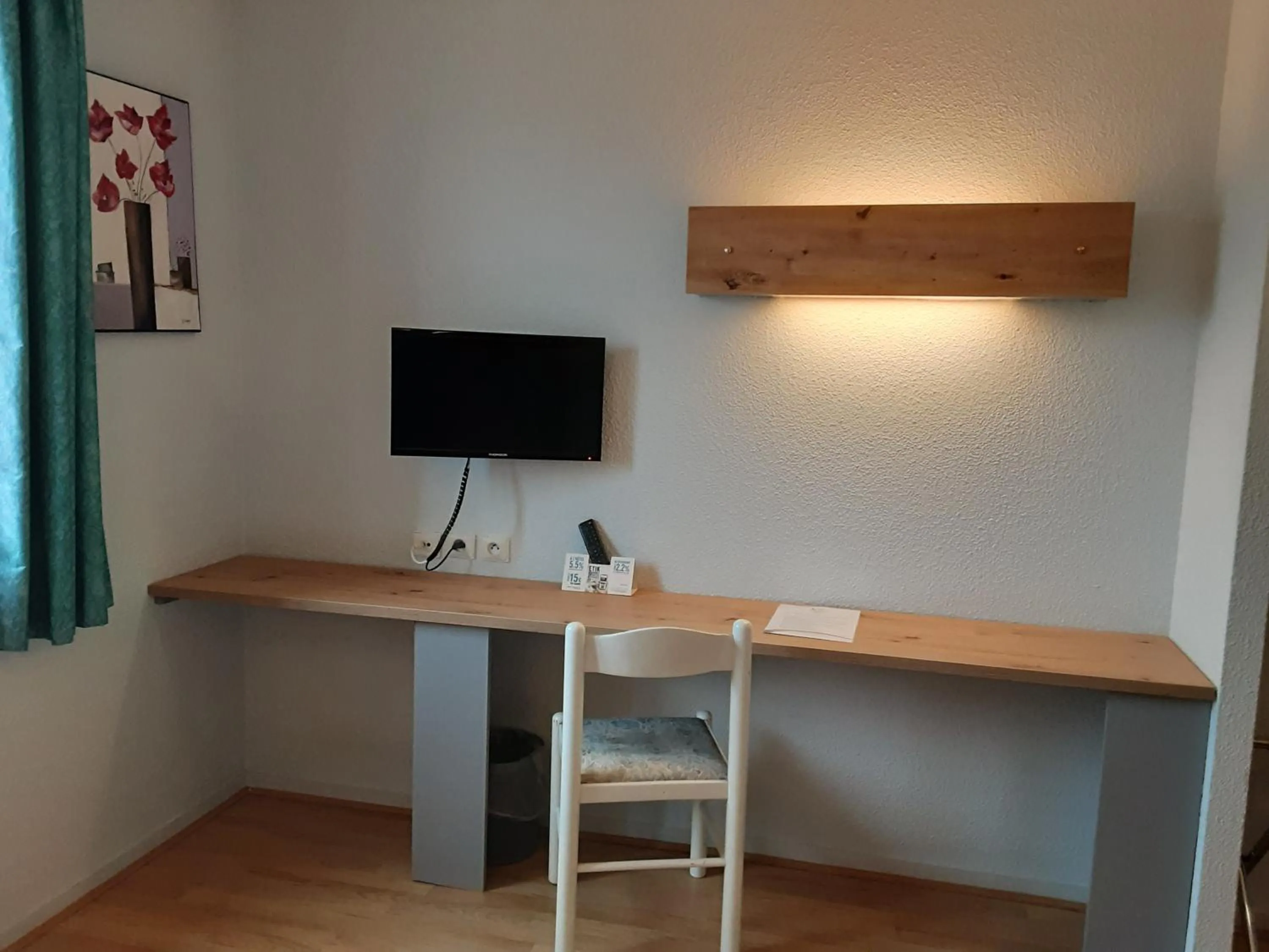 Bedroom in Hôtel Acacia Nancy sud Lunéville