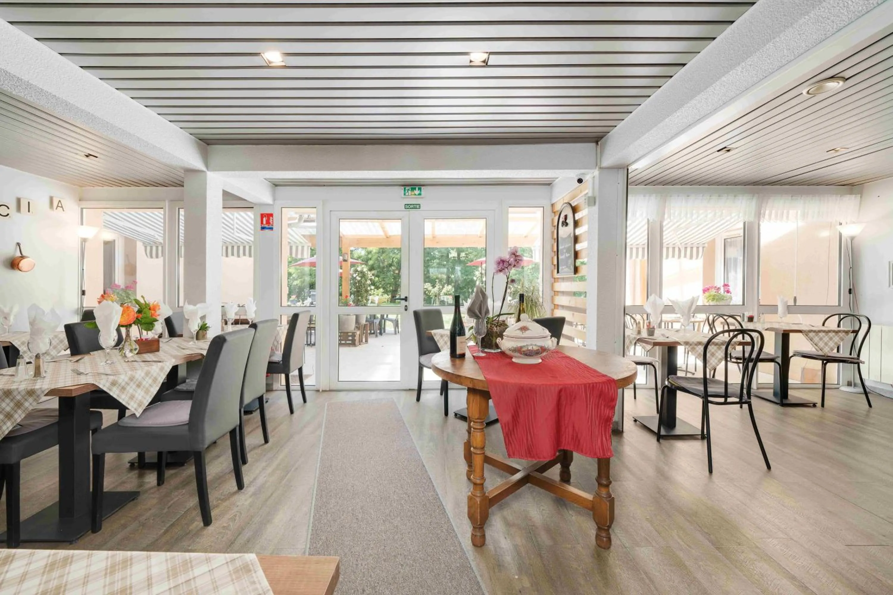 Restaurant/places to eat in Hôtel Acacia Nancy sud Lunéville