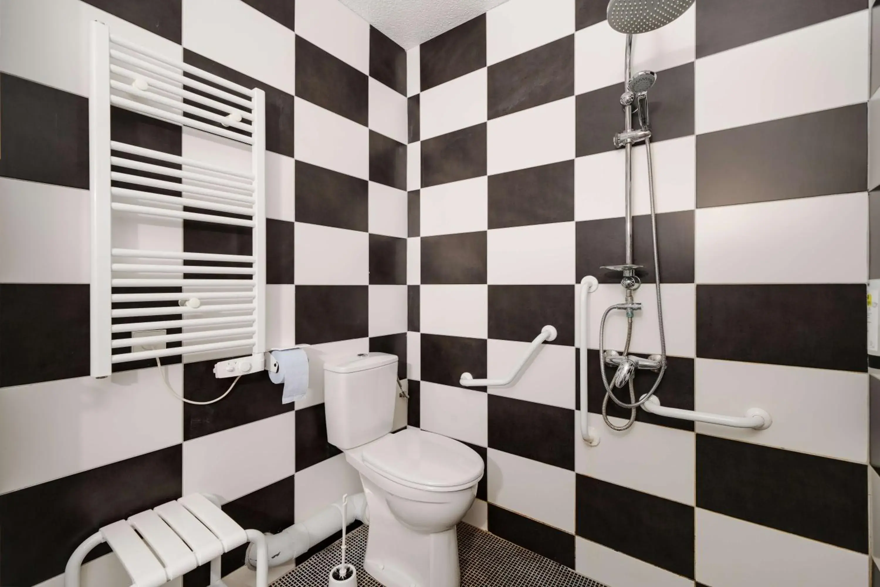 Double or Twin Room - Disability Access in Hôtel Acacia Nancy sud Lunéville Double or Twin Room - Disability Access in Hôtel Acacia Nancy sud Lunéville