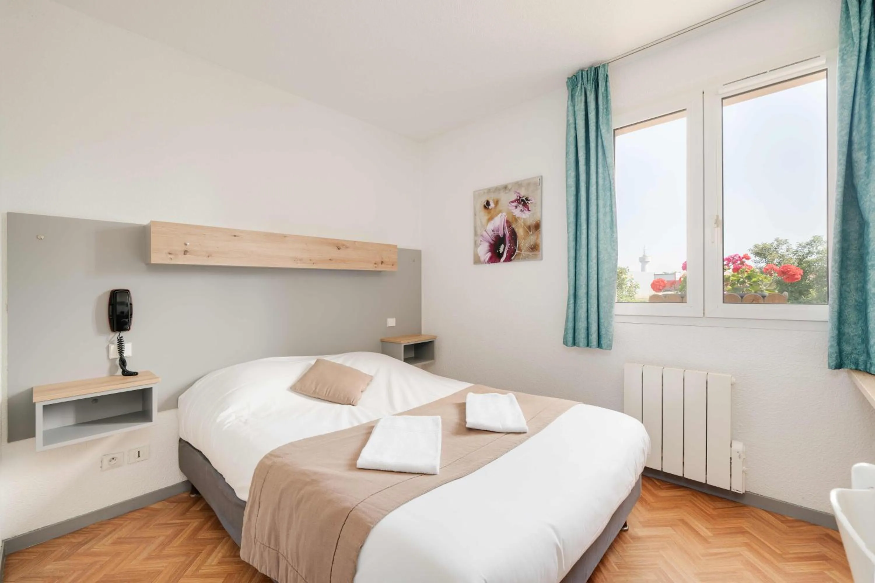 Photo of the whole room, Bed in Hôtel Acacia Nancy sud Lunéville