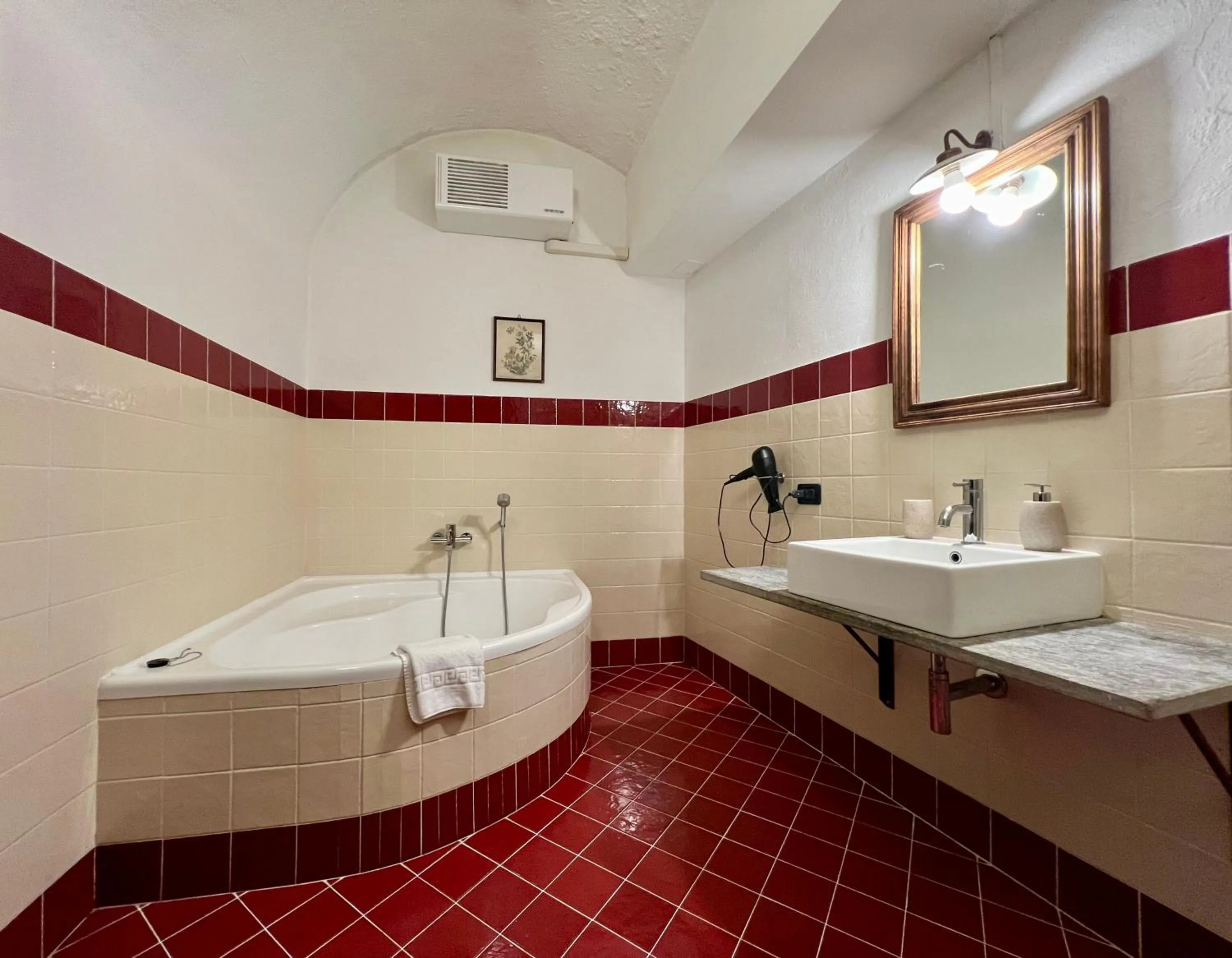 Bathroom in Le Serre Suites & Apartments