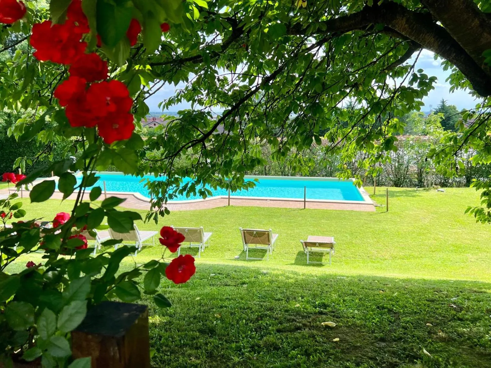 Swimming pool in Le Serre Suites & Apartments