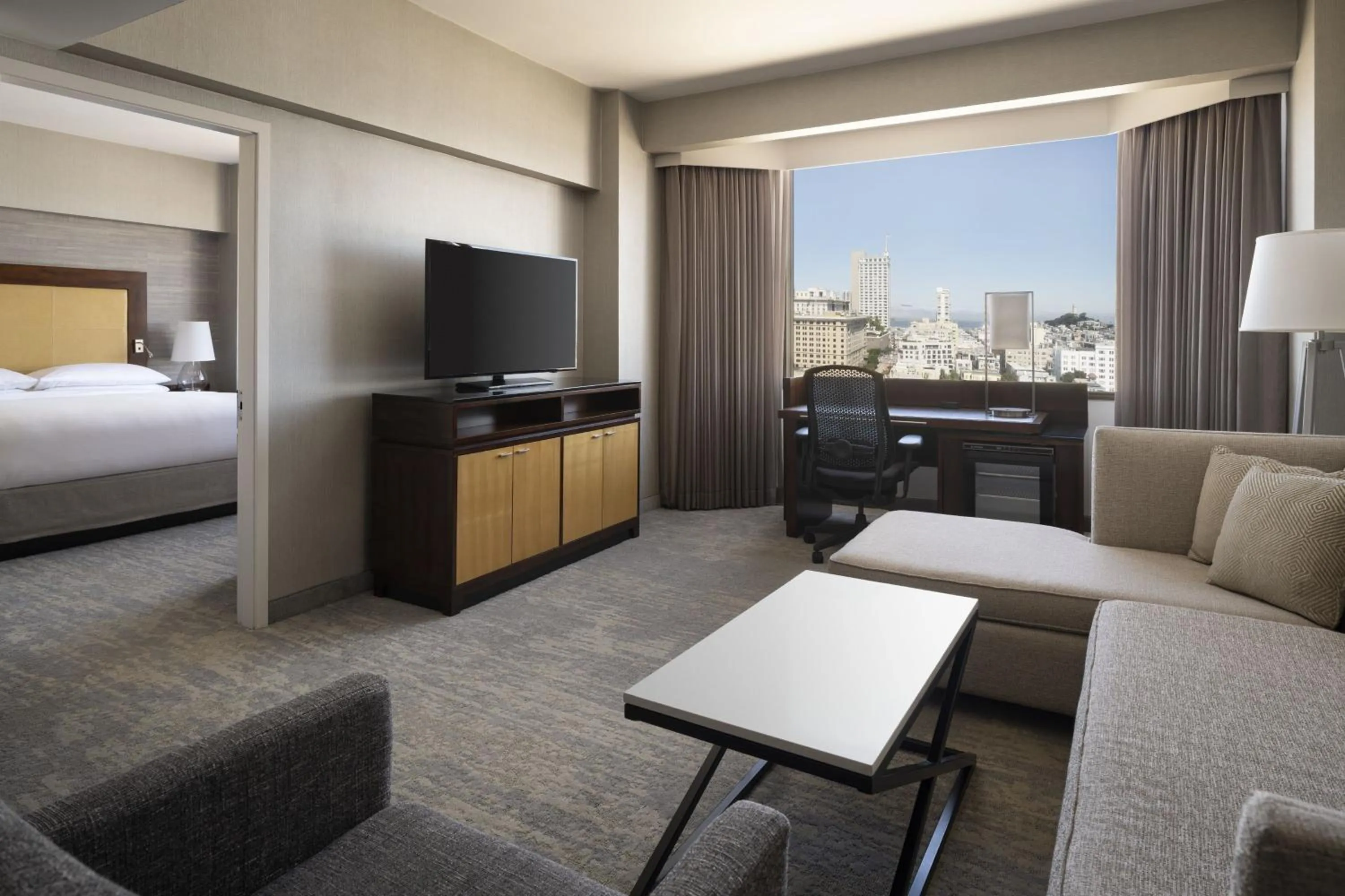 Photo of the whole room, Bed in San Francisco Marriott Union Square