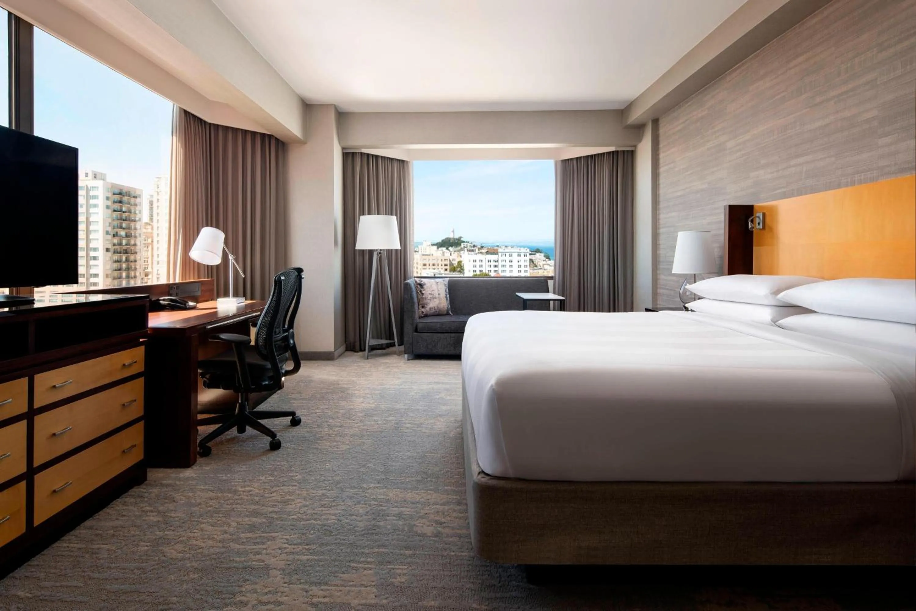 Photo of the whole room, Bed in San Francisco Marriott Union Square