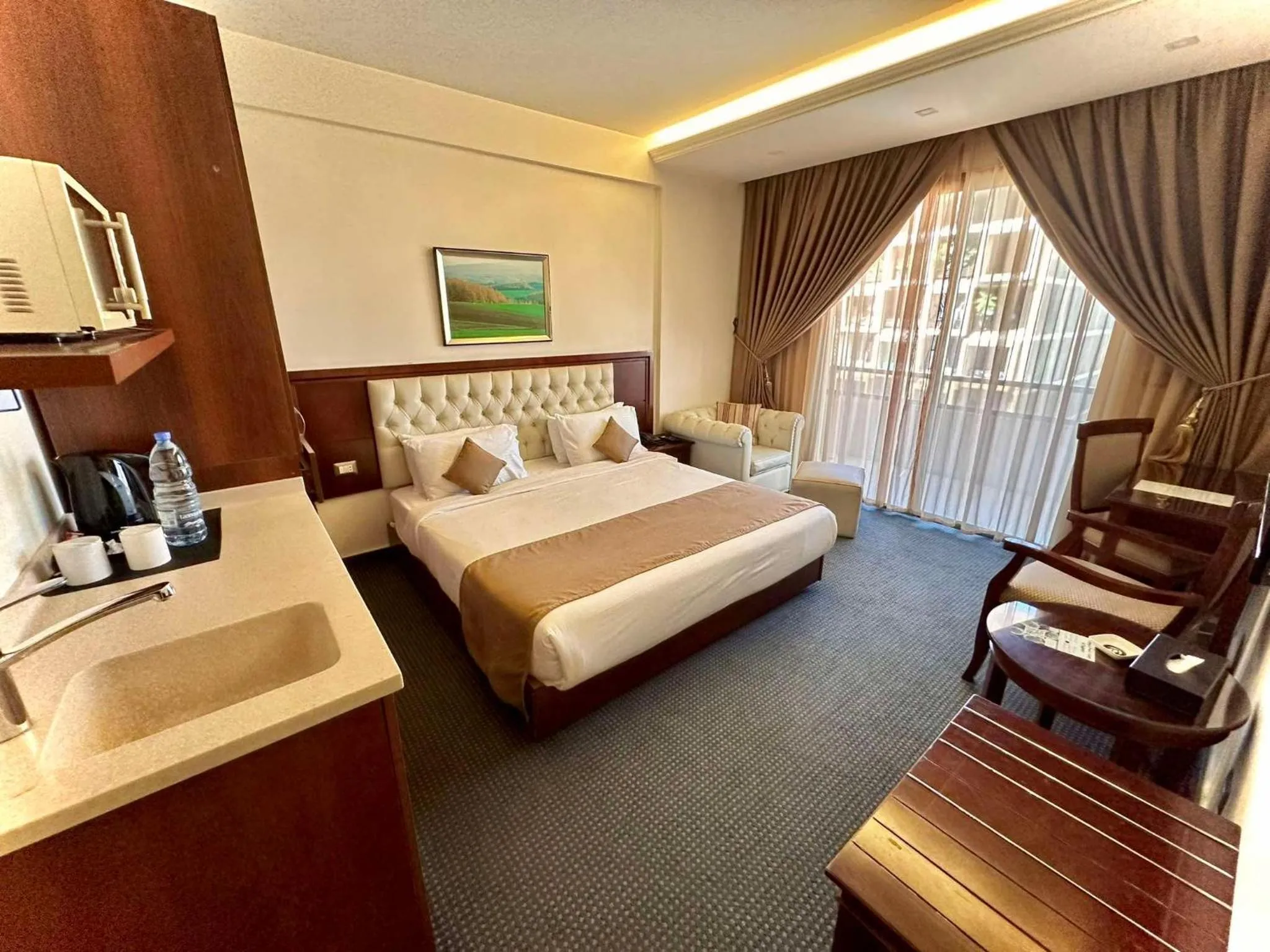 Bed in Midtown Hotel & Suites