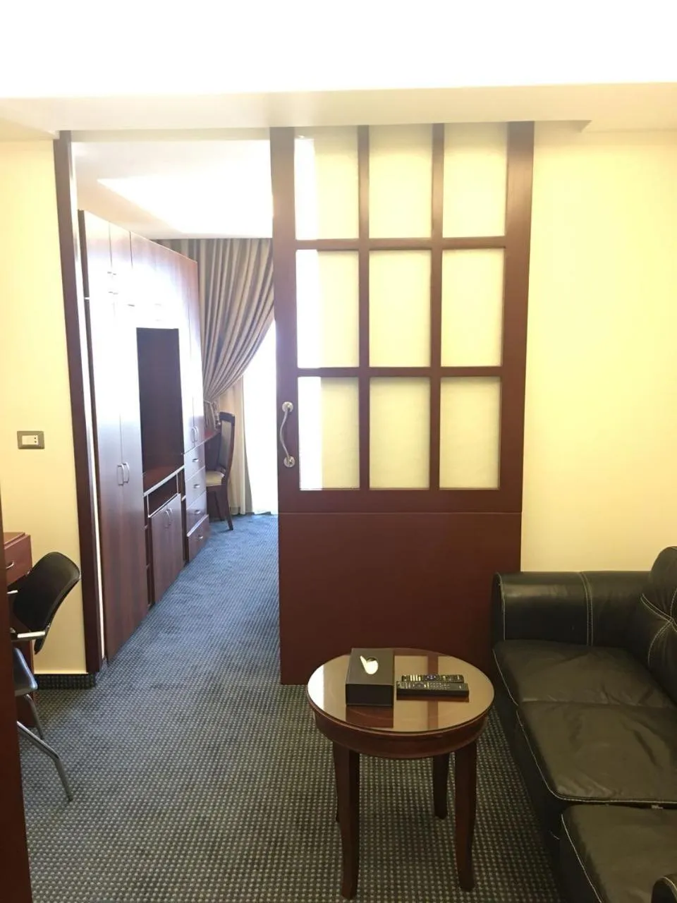 Living room in Midtown Hotel & Suites