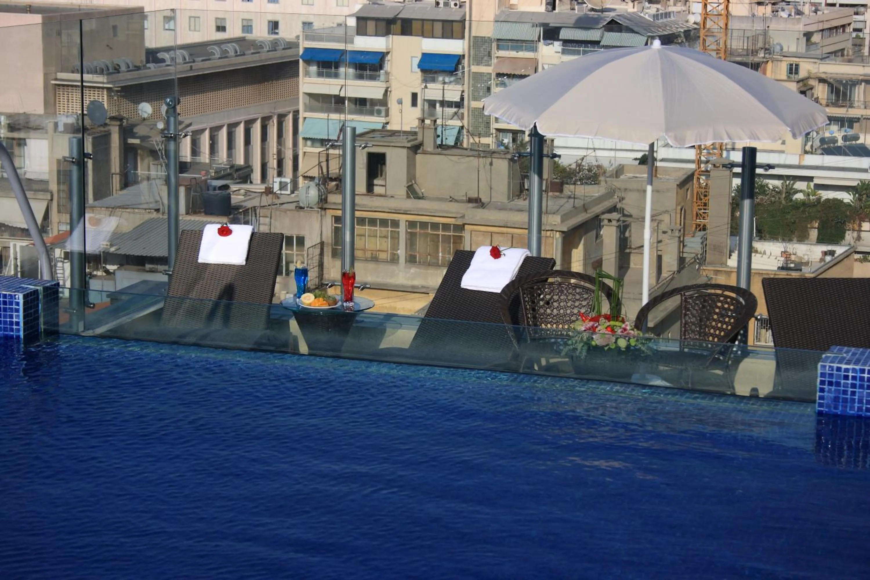 Swimming pool in Midtown Hotel & Suites