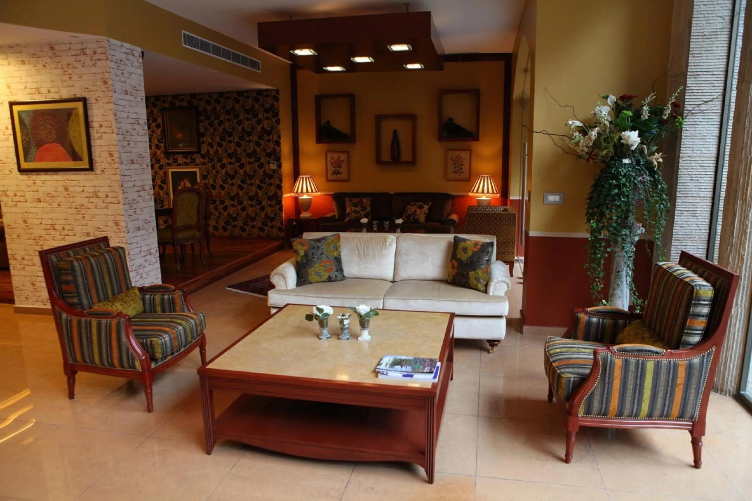 Lobby or reception in Midtown Hotel & Suites