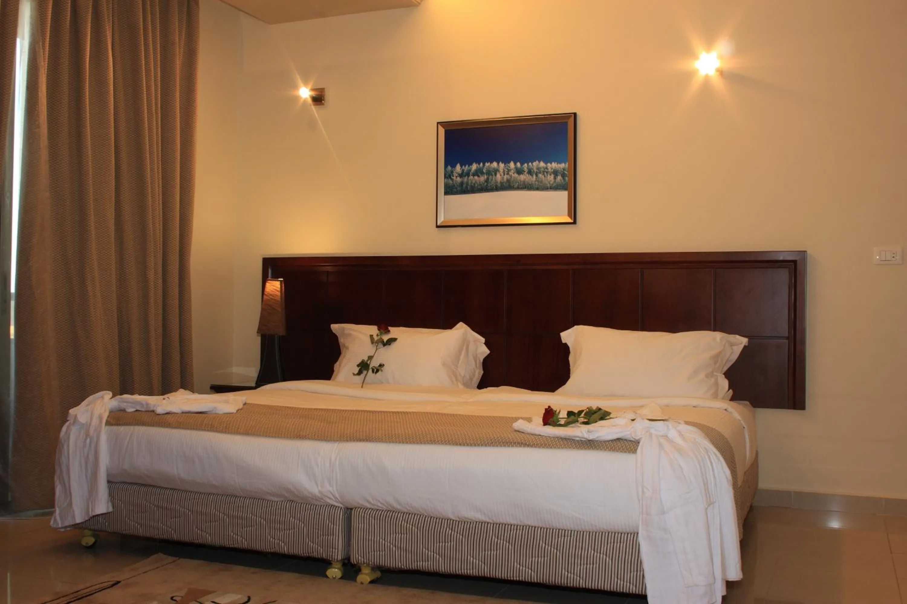 Bed in Midtown Hotel & Suites