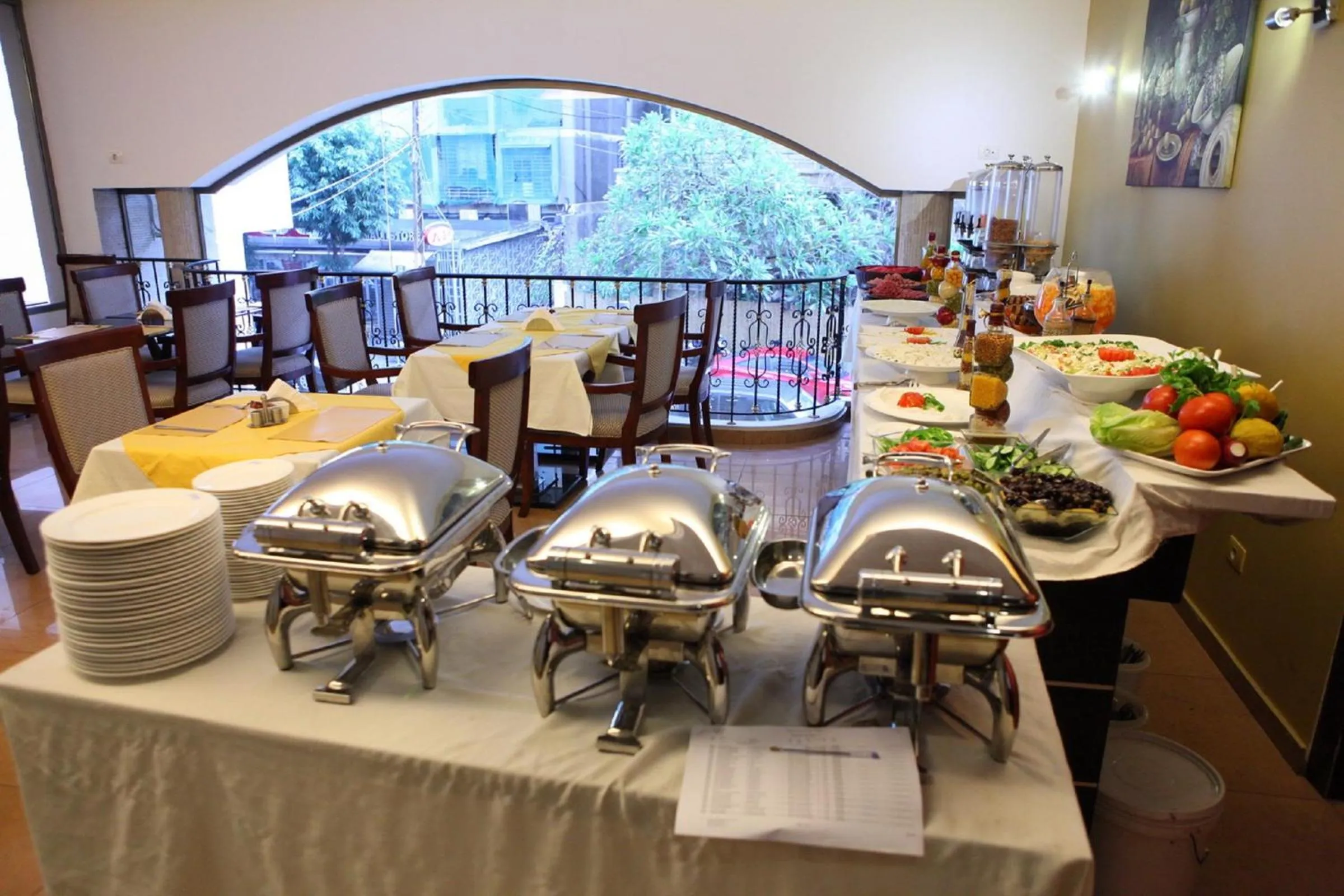 Food in Midtown Hotel & Suites