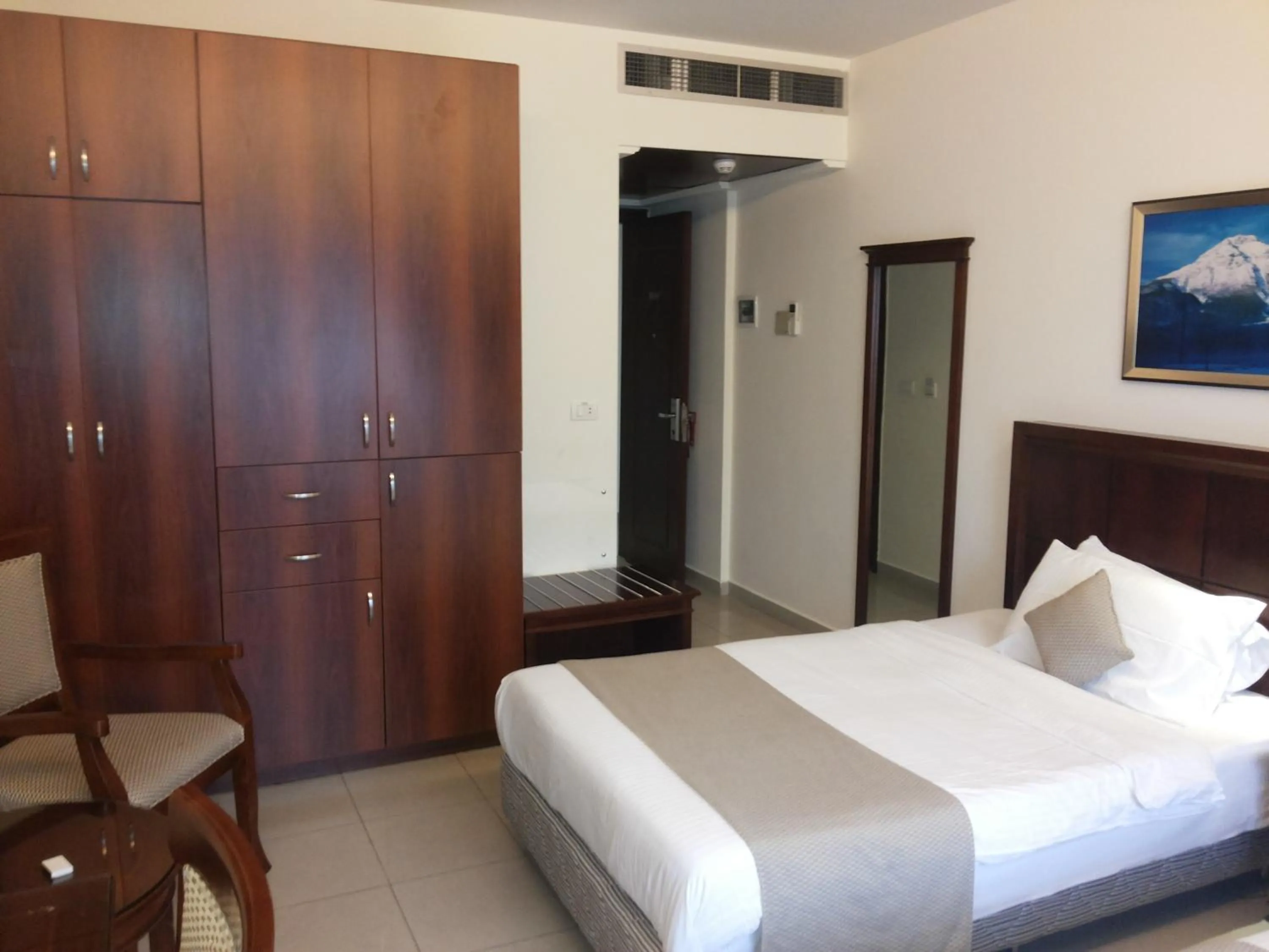 Bedroom, Bed in Midtown Hotel & Suites