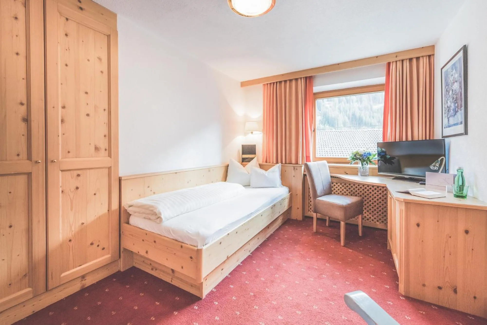 Bedroom, Bed in Kertess