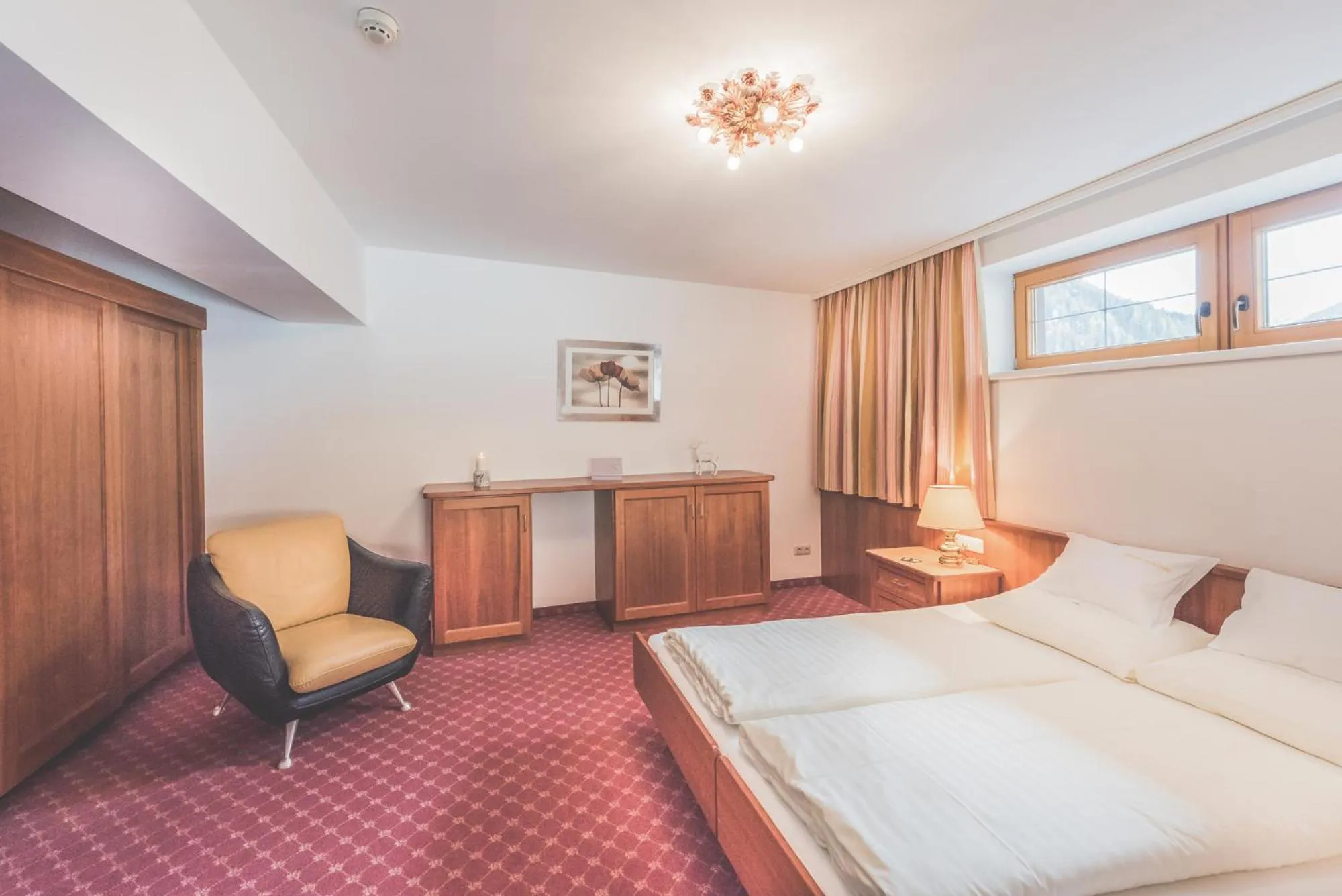 Photo of the whole room, Bed in Kertess