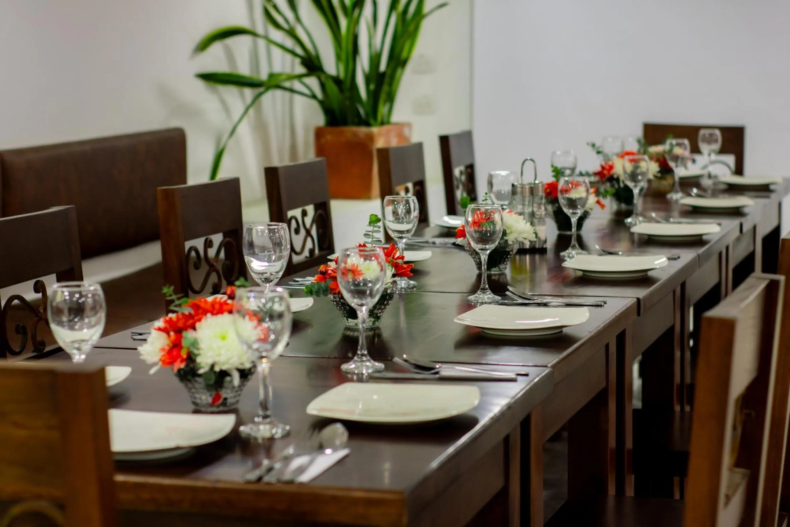 Restaurant/places to eat in Fontana Plaza Hotel