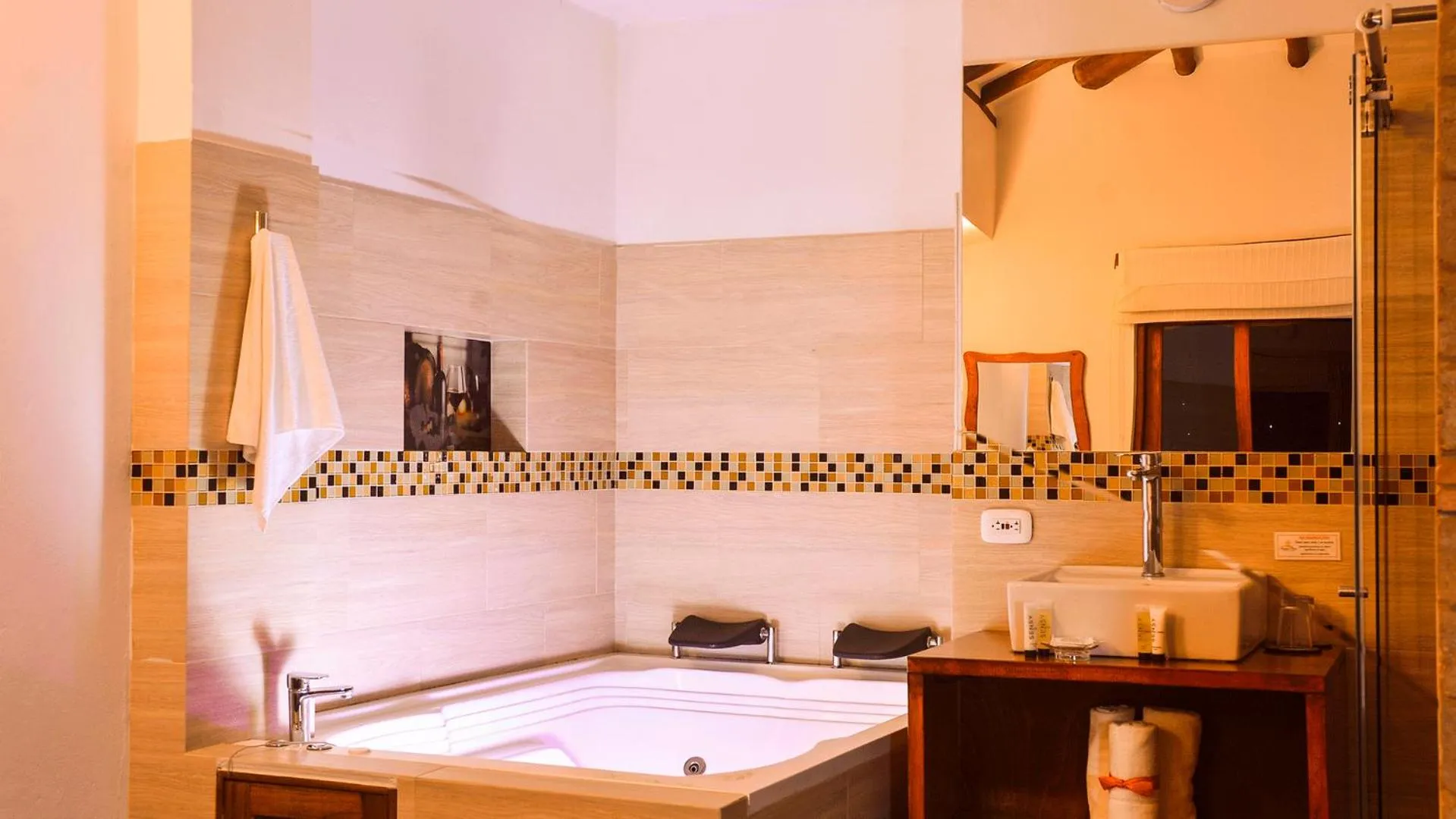 Bath, Bathroom in Fontana Plaza Hotel