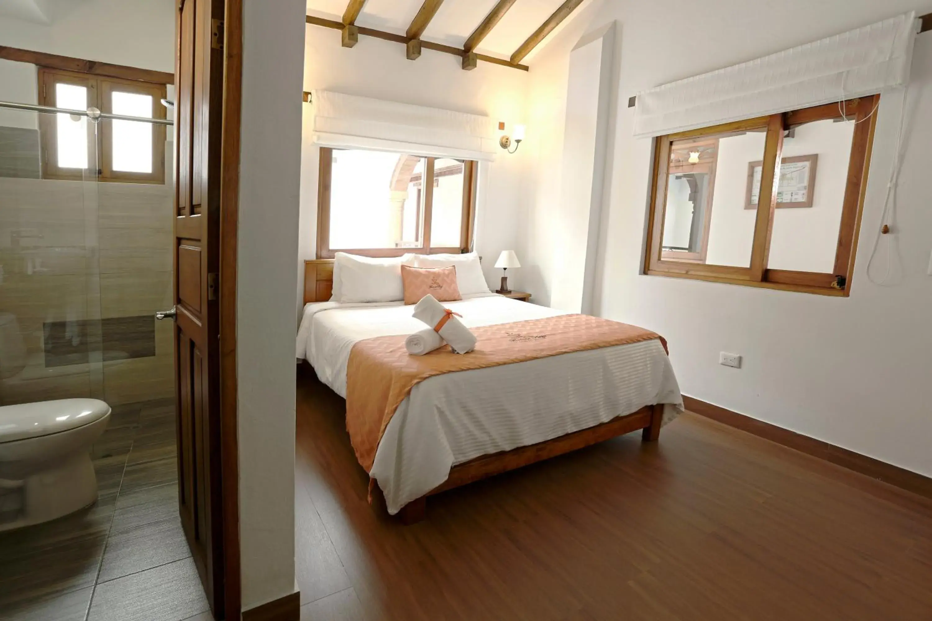 Standard Queen Room in Fontana Plaza Hotel Standard Queen Room in Fontana Plaza Hotel